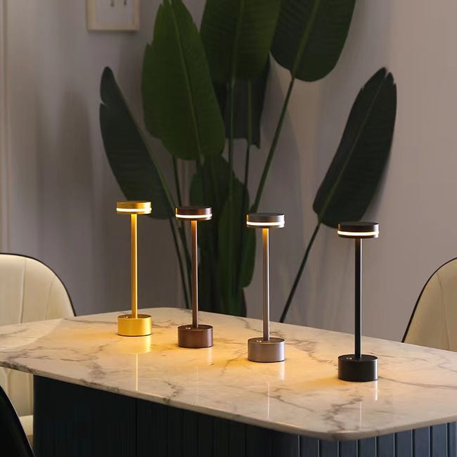 Lampe de table sans fil rechargeable, lampe de bureau LED en métal design  charge usb, 3 modes de couleur, pour chevet, exterieur, terrasse,  restaurant