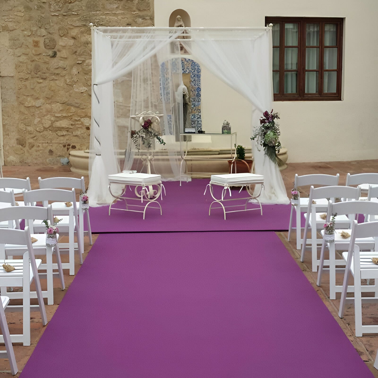 Rollo de moqueta ferial violeta para eventos y bodas