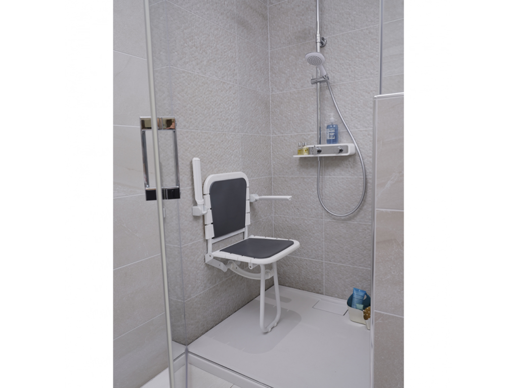 Siège de douche PMR normes handicapé Gamme PRO PELLET 4 lattes béquille