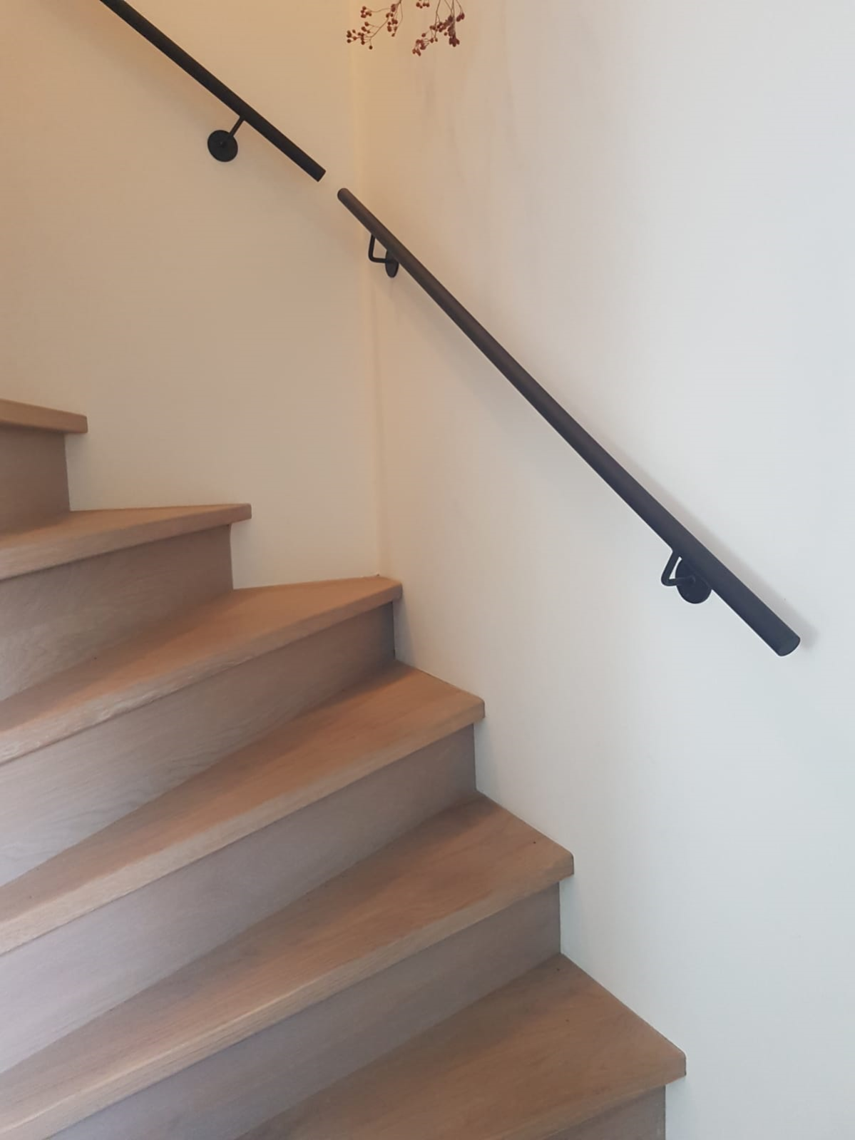 Corrimano in Ferro Mod. Certosino - Lunghezze da 50 cm a 400 cm - adatto per l'arredamento della casa interno/esterno, sez.30x10 mm, Made in Italy ( Nero Antracite, 130 cm