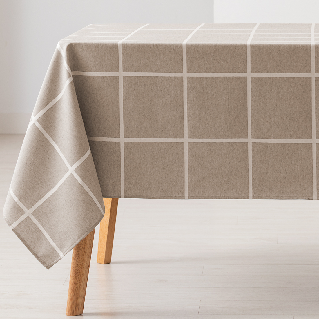 Mantel antimanchas rectangular jacquard 140x300cm, tacto tela, caída natural, algodón combinado diseño a cuadros grandes frame color beige