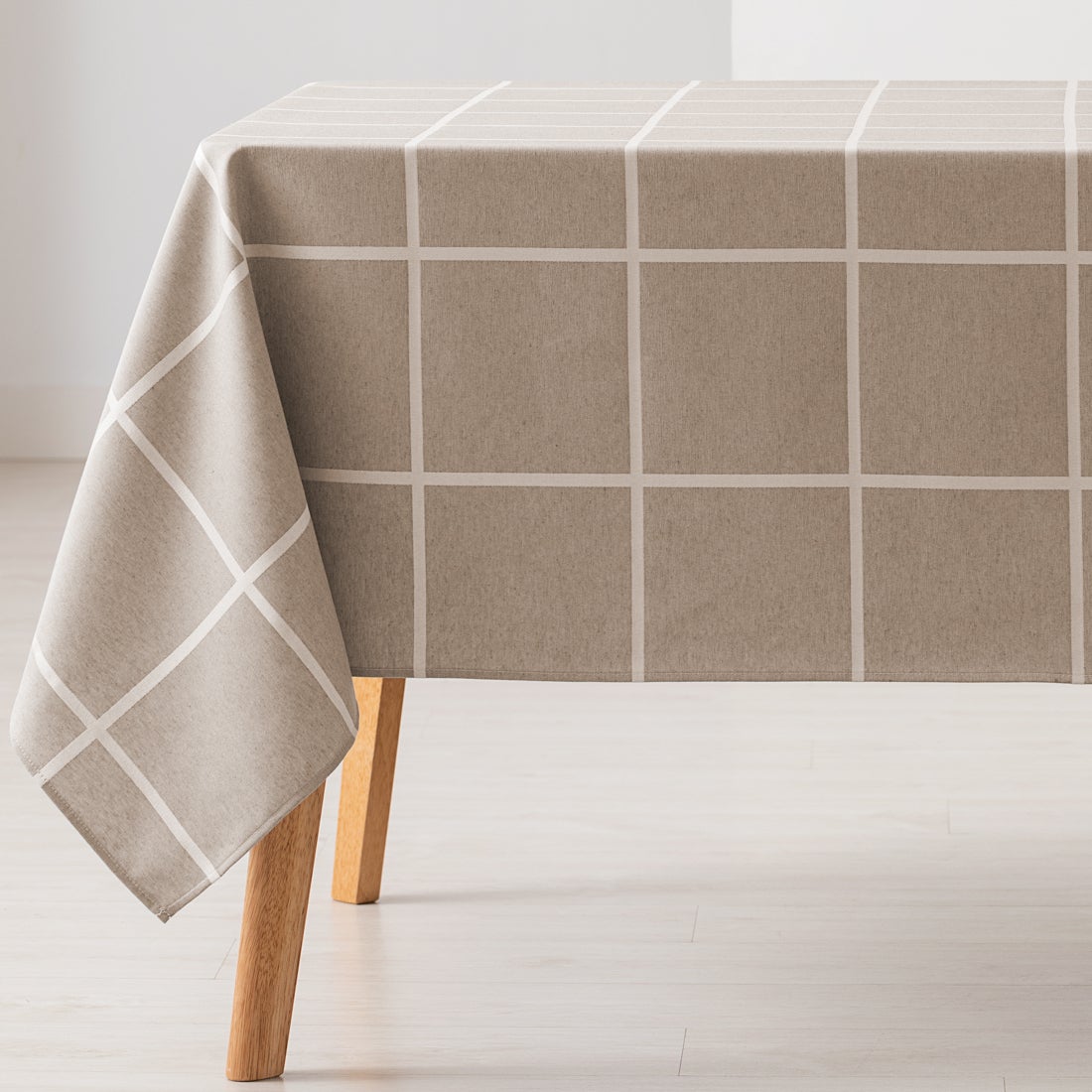 Mantel antimanchas rectangular jacquard 140x200cm, tacto tela, caída natural, algodón combinado diseño a cuadros grandes frame color beige