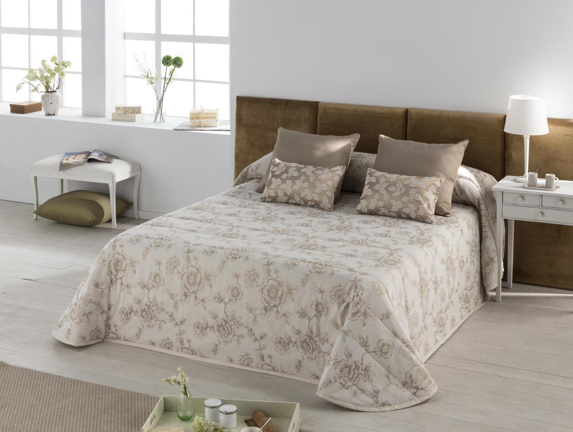 Colcha bouti relleno 90 grs tejido jacquard fantasy oro para cama de 105 cm