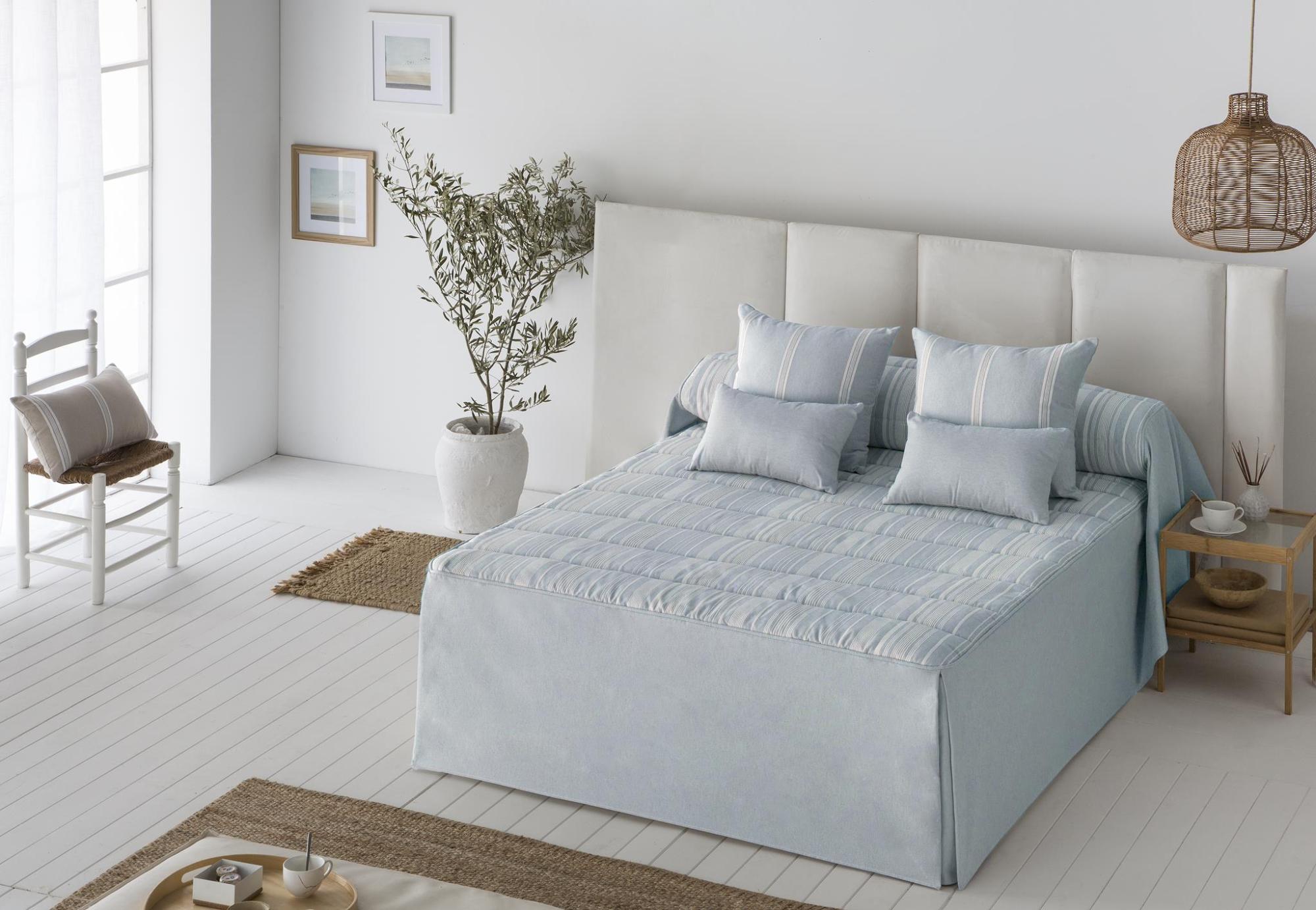Colcha edredón con volante y relleno 240 gr soller azul para cama de 180 cm
