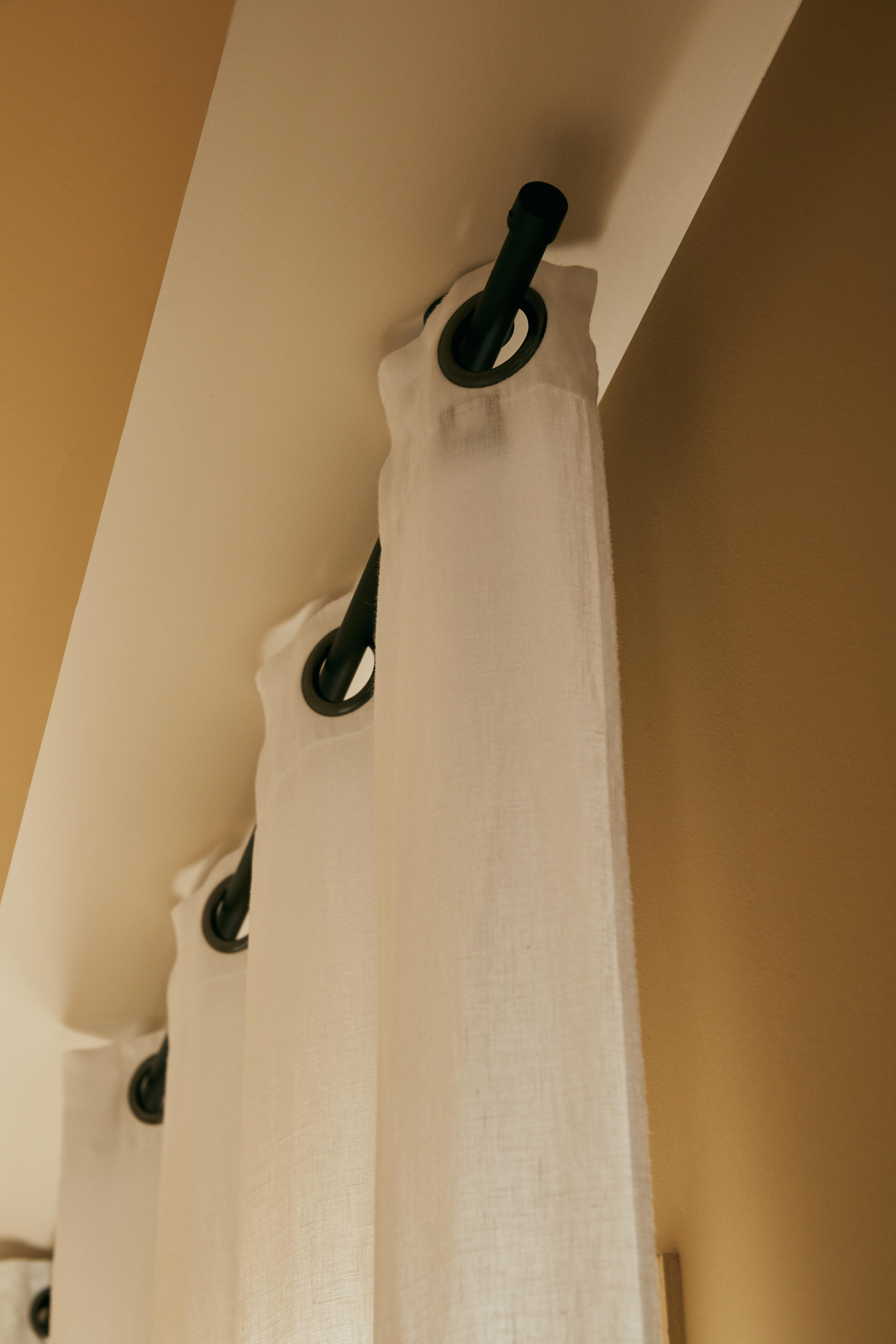 Lot de 2 embouts pour barre à rideau , Diam.20 mm noir Design, INSPIRE - 3