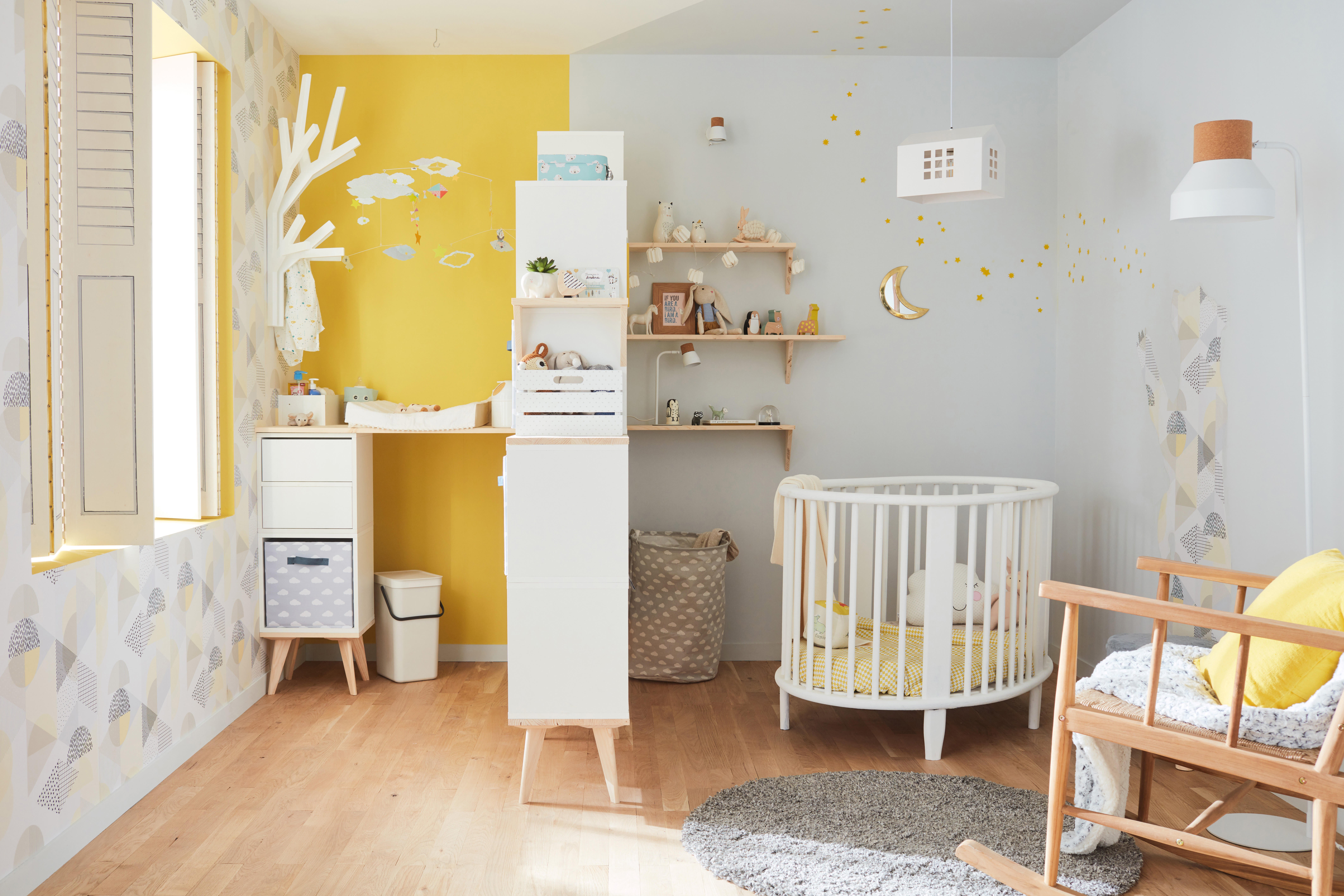 Peinture, papier peint et sols : une chambre où bébé sera bien
