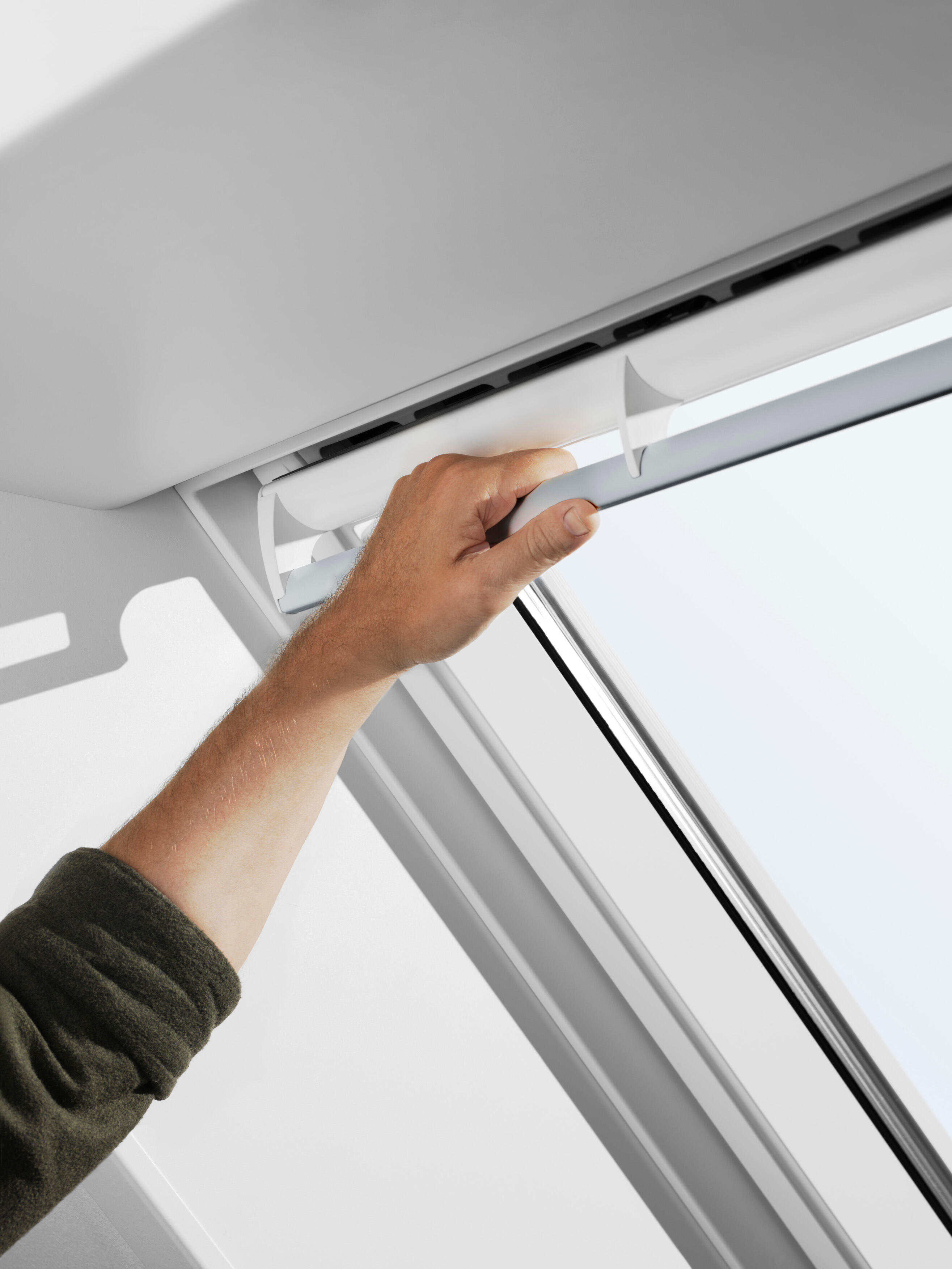 VELUX 78 x 140 Confort EverFinish polyuréthane blanc à rotation GGU MK08 - 6