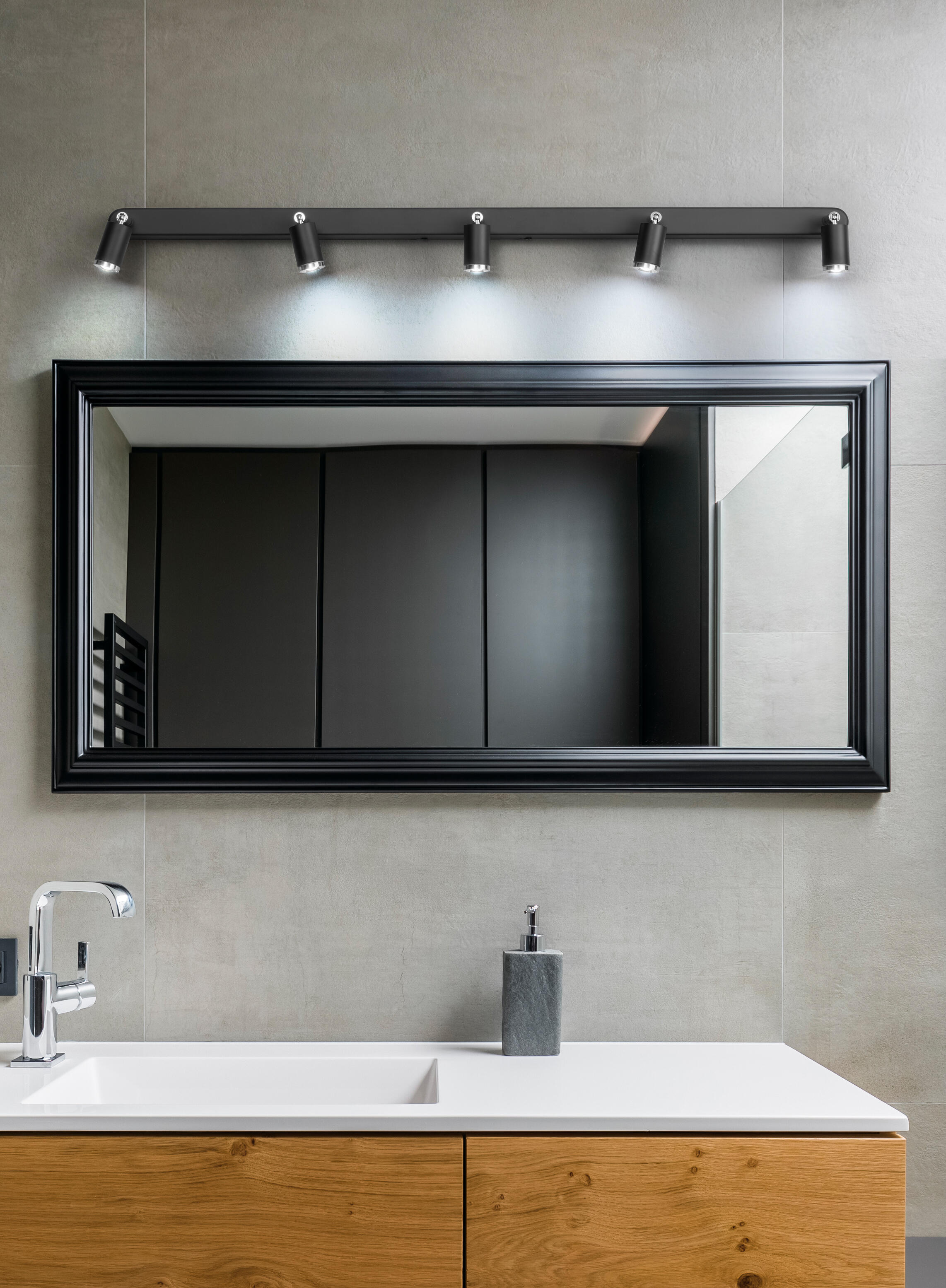 Rampe 5 spots LED salle de bain Tivoli, 2500 lumens blanc neutre, noir Lumiplus - 3