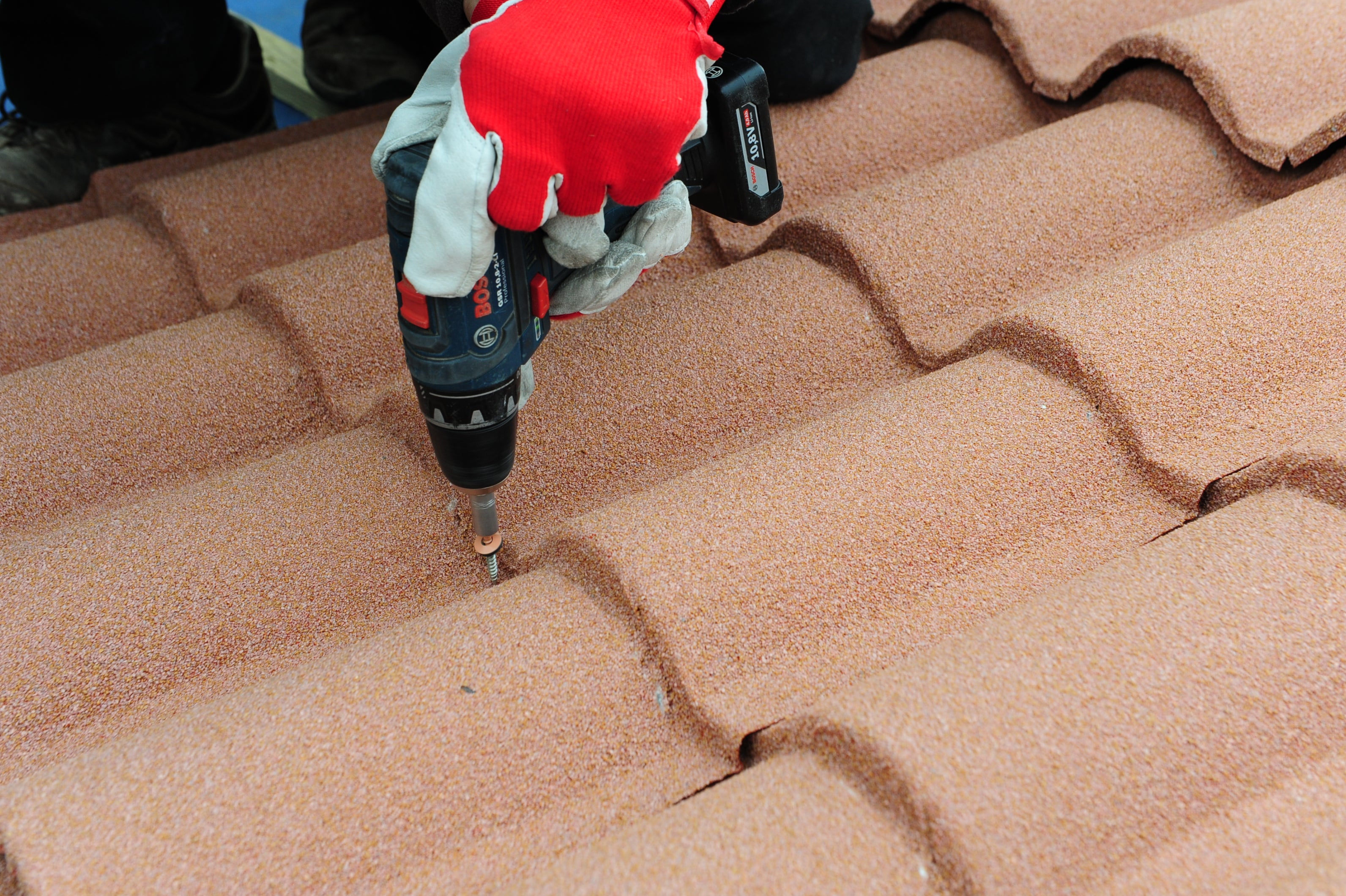 Boite de 40 vis en acier galvanisés 28mm terracotta auto-perforante IKO - 2