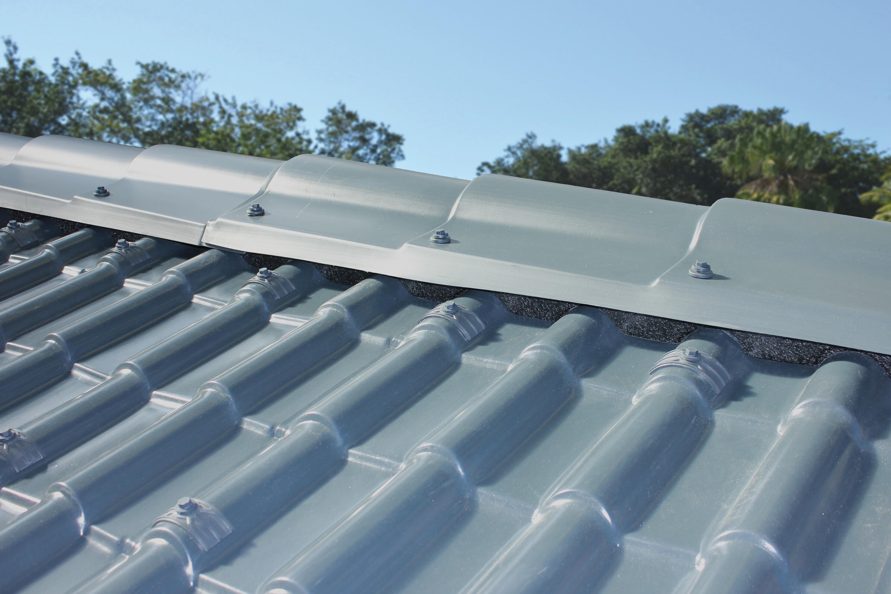 Rive droite pour plaque tegola bleu ardoise, L.1.7 m - 2