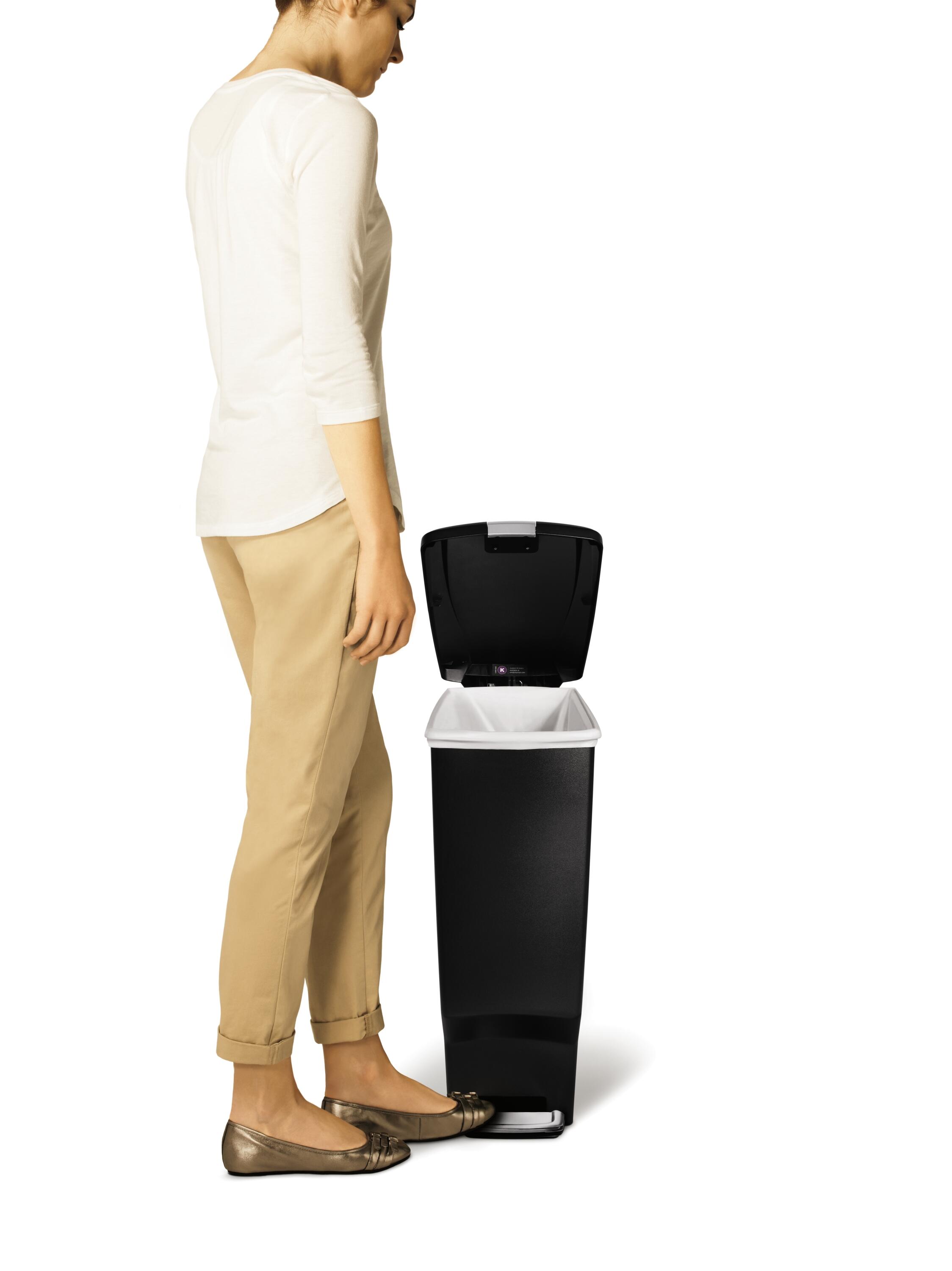 Poubelle de cuisine 40L à pédale SIMPLEHUMAN Slim noir - 3