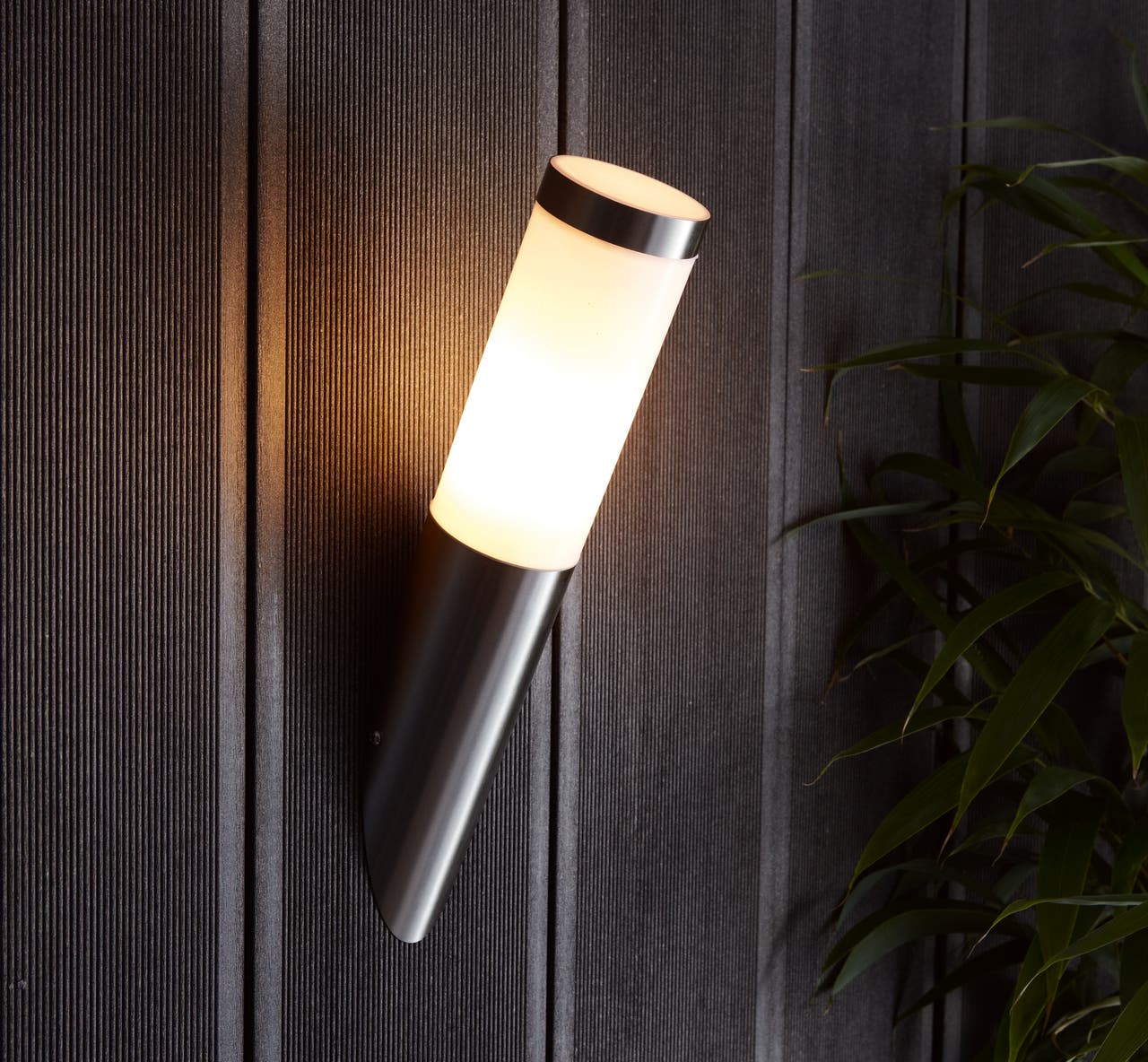 Diapositive Une applique comme une torche moderne