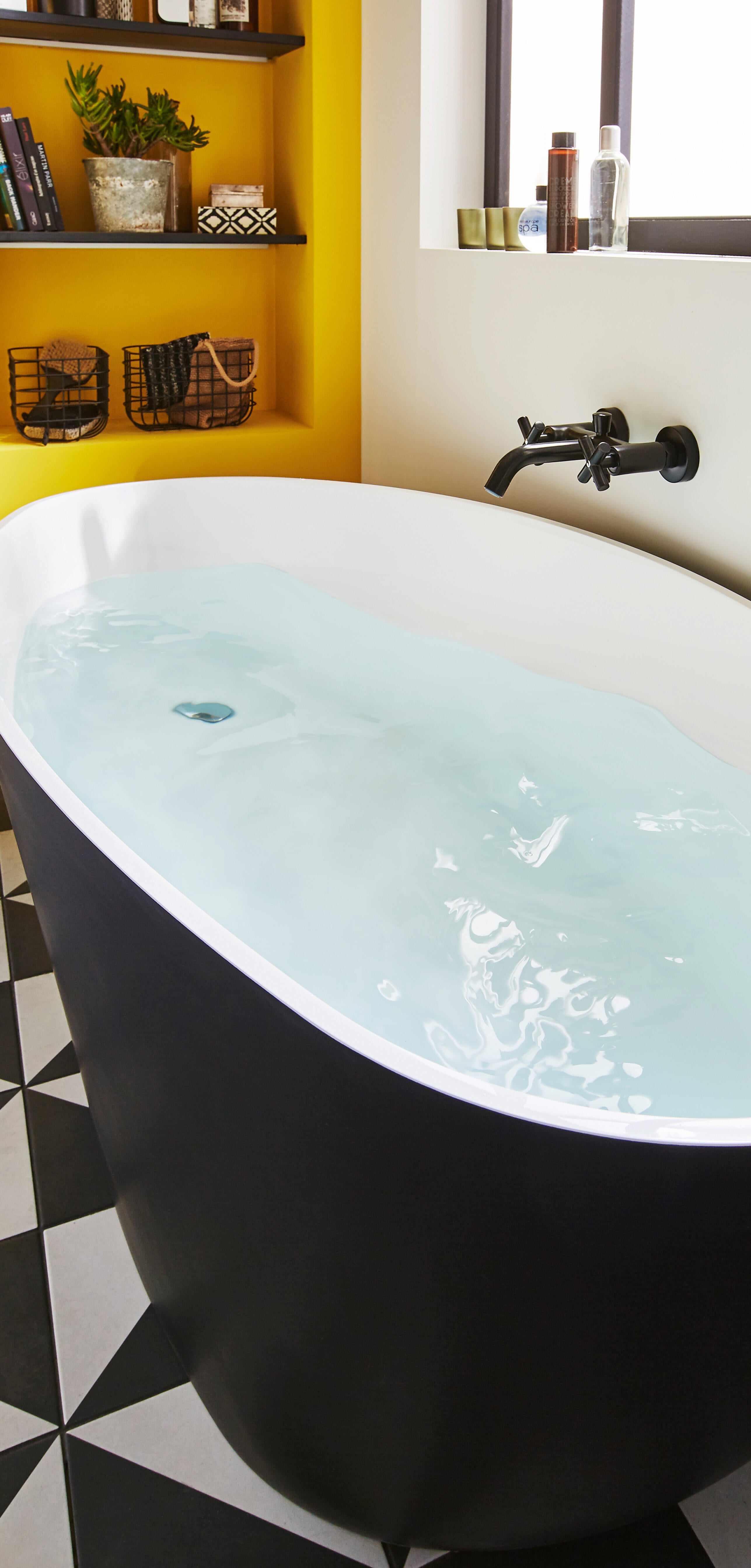Baignoire îlot ovale l.71 x L.156cm noir et blanc Stori - 6