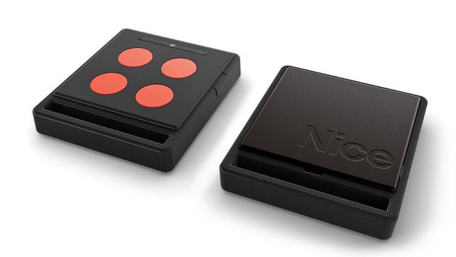 Télécommande noire et orange pour tout type de motorisation, NICE HOME Ecco5