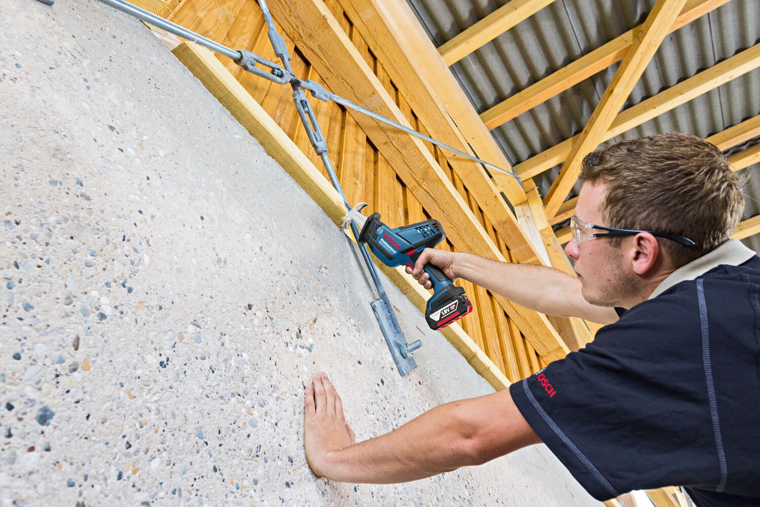 Scie sabre sans fil BOSCH Professional GSA 18V-LIC sans batterie - 9