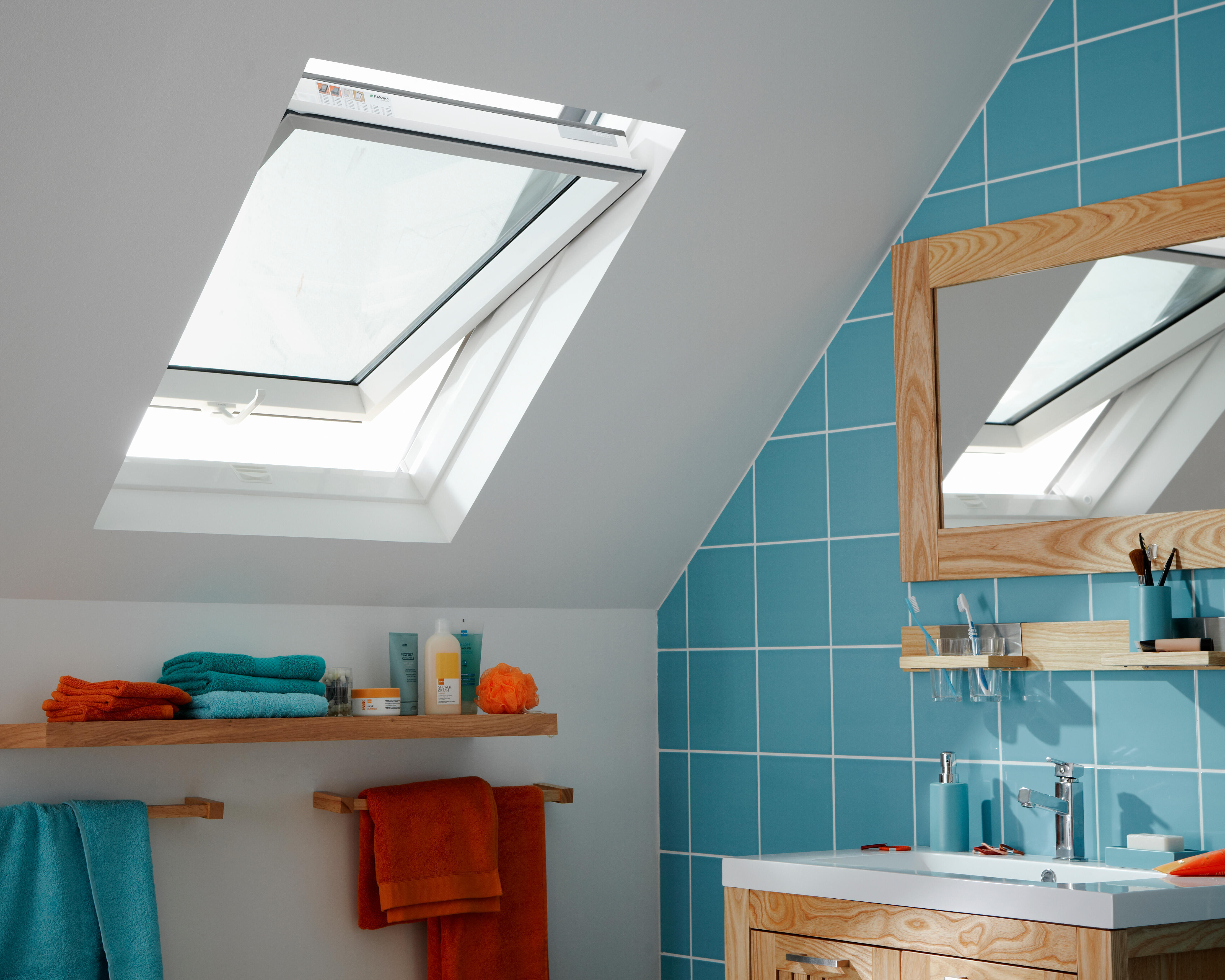 Fenêtre de toit FAKRO PVC blanc 55 x 78 cm à rotation - 2