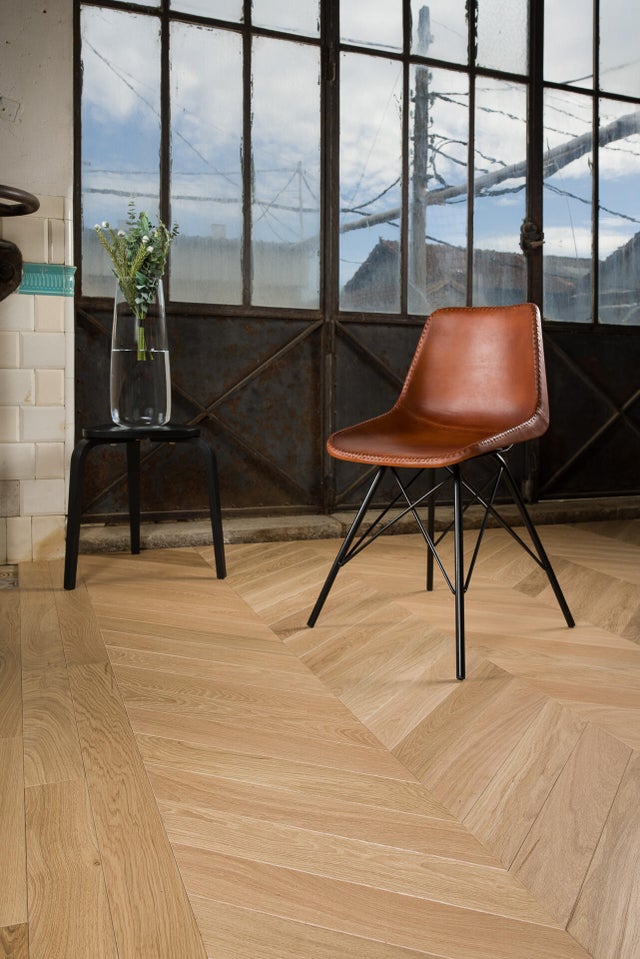 Parquet massif chêne blond select vitrifié S point hongrie HUOT PARQUETS, l.9cm