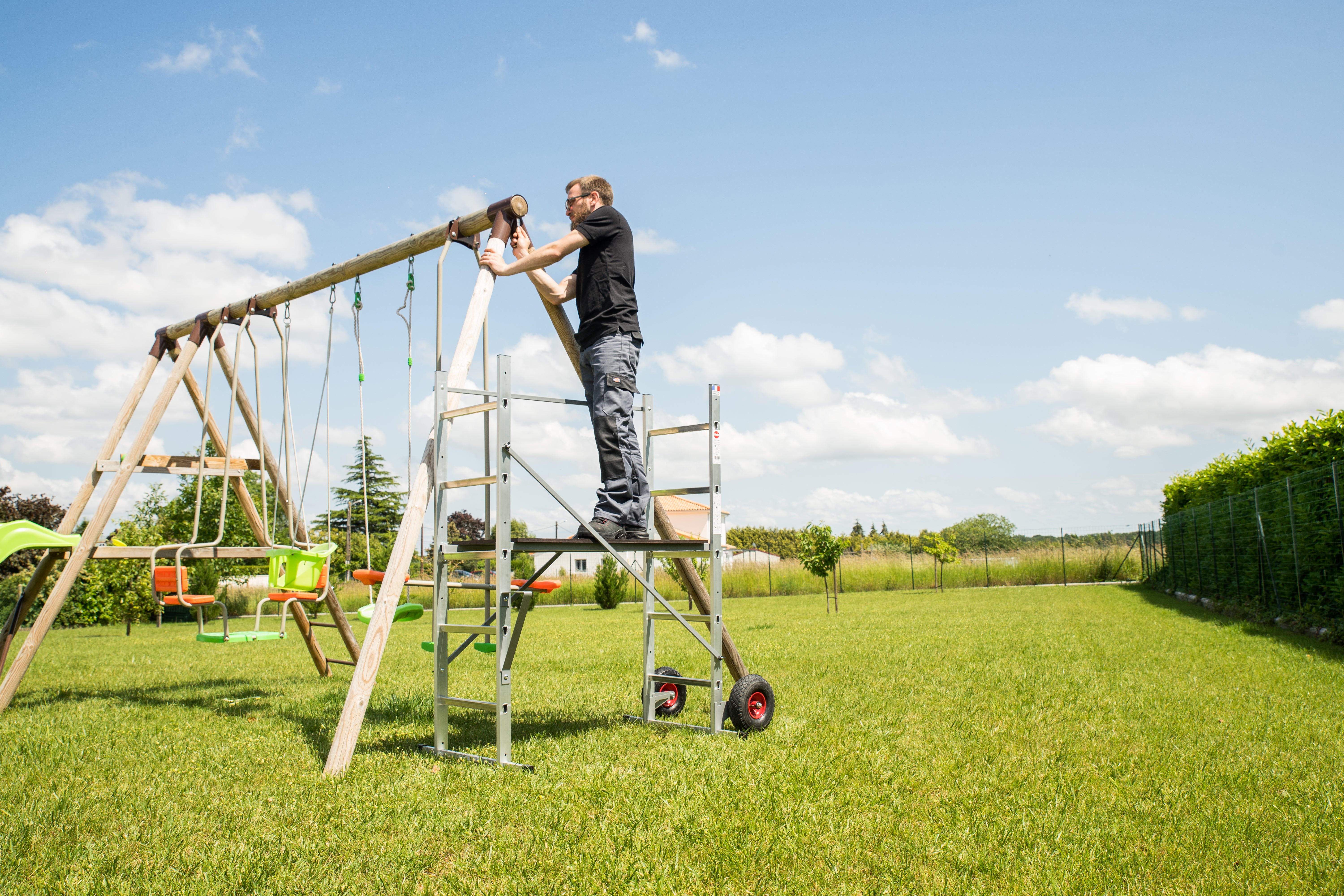 Echafaudage aluminium jardin avec roue HAILO hauteur de travail 3 m - 4