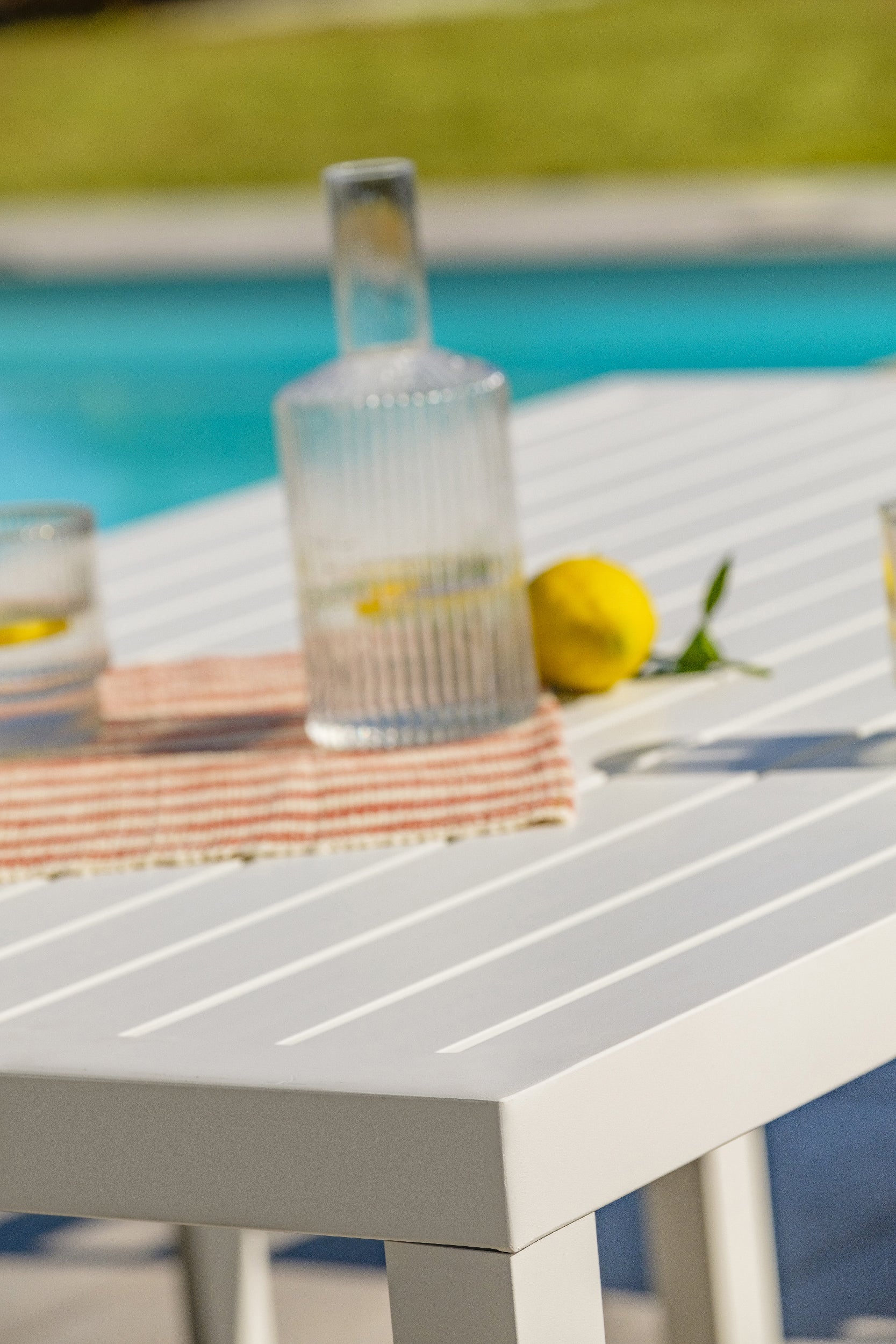 Salon de jardin blanc Cayenne DCB GARDEN, 7 personnes - 7