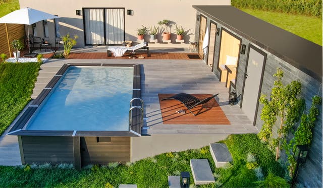 uma piscina 