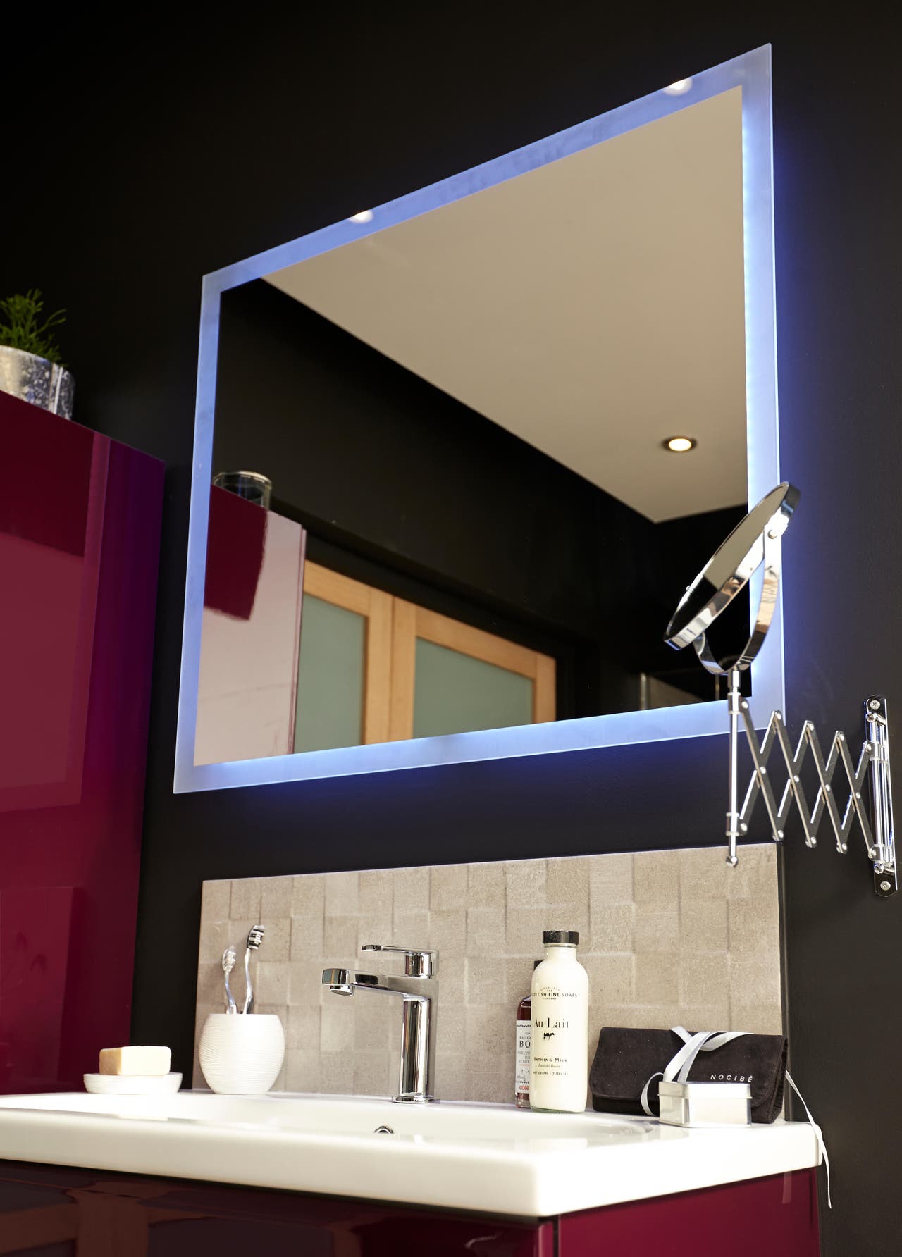 Diapositive Miroir de salle de bains lumineux