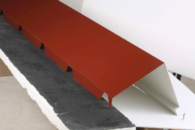 Faîtière sur mur pour plaque nervurée 63/100 rouge ral 8012, L.2.1 m