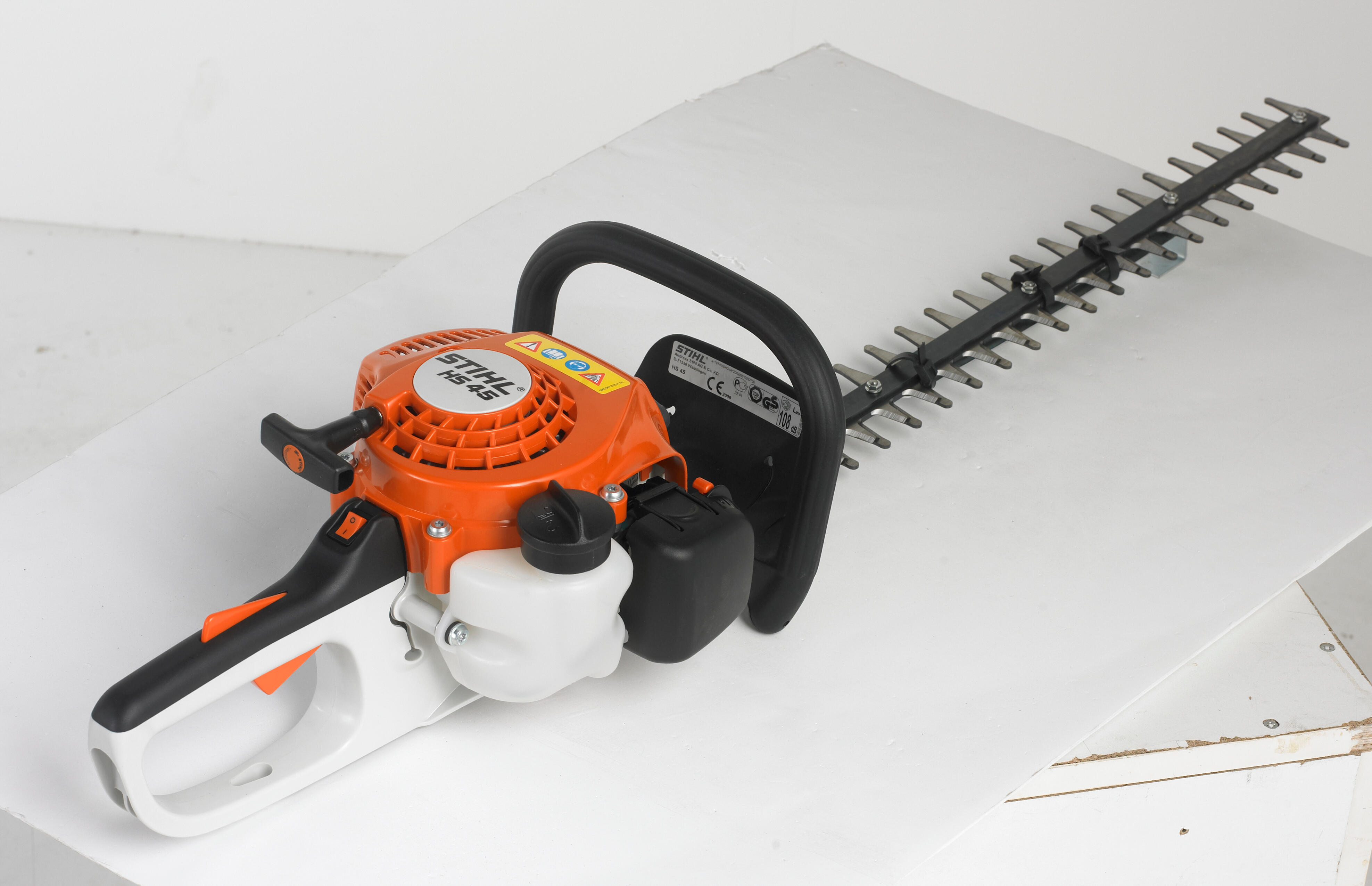 Taille-haie à essence STIHL HS45,  27.2 cm³ L.60 cm - 3