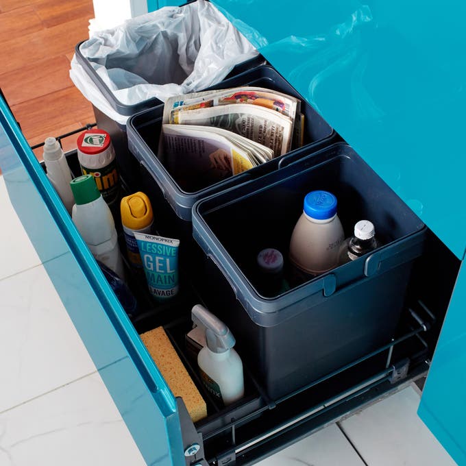 photo d'un rangement coulissant 3 poubelles pour tri