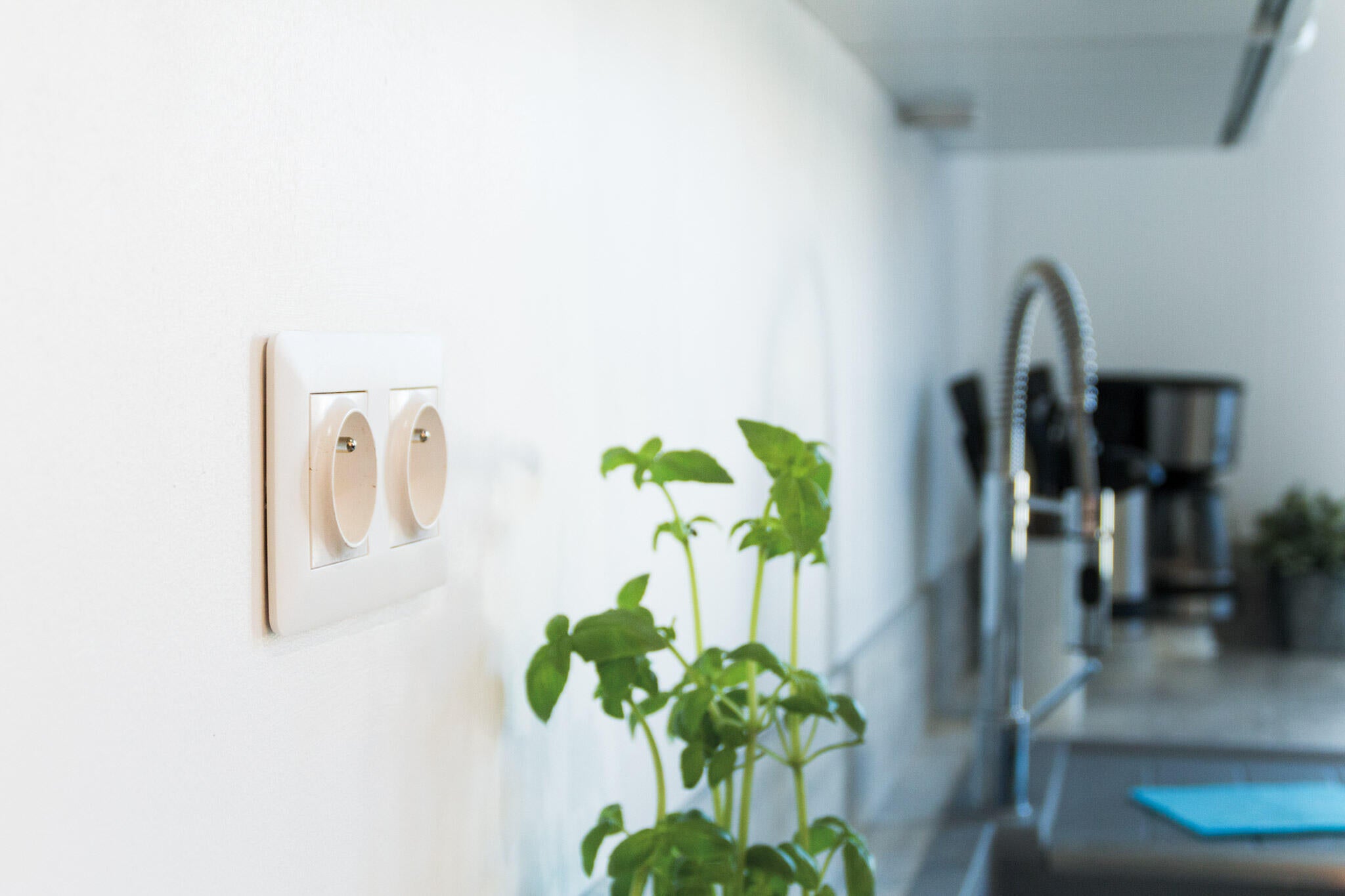 Double prise avec terre précâblée complet ARTEZO, blanc - 5