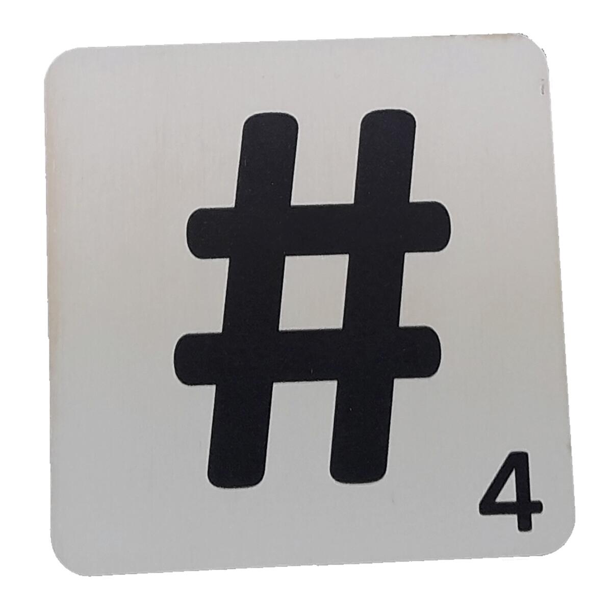 Lettera magnetica nera su fondo bianco 5 cm di altezza del carattere