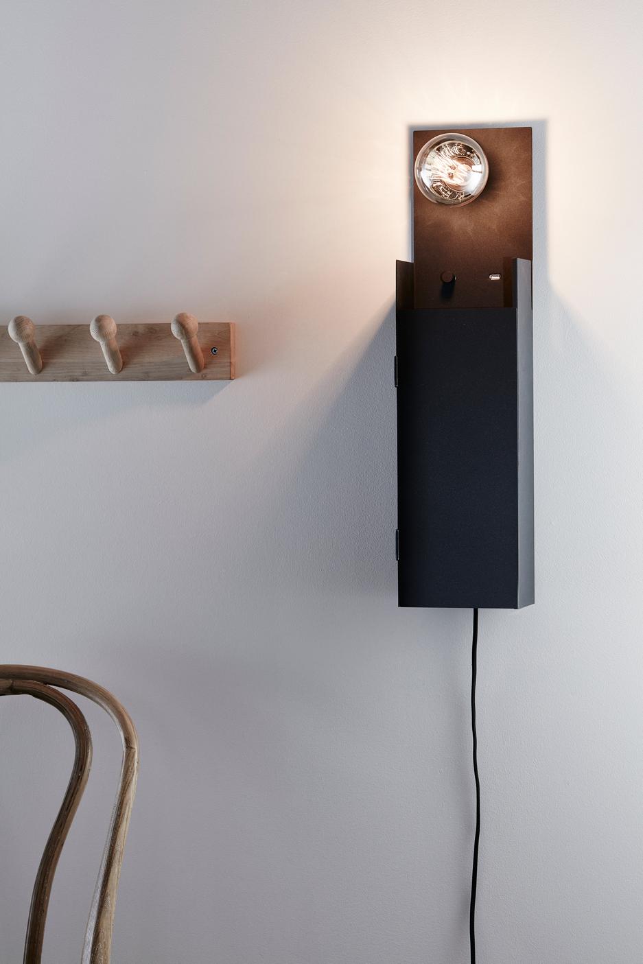 Un applique noire au design épuré Leroy Merlin