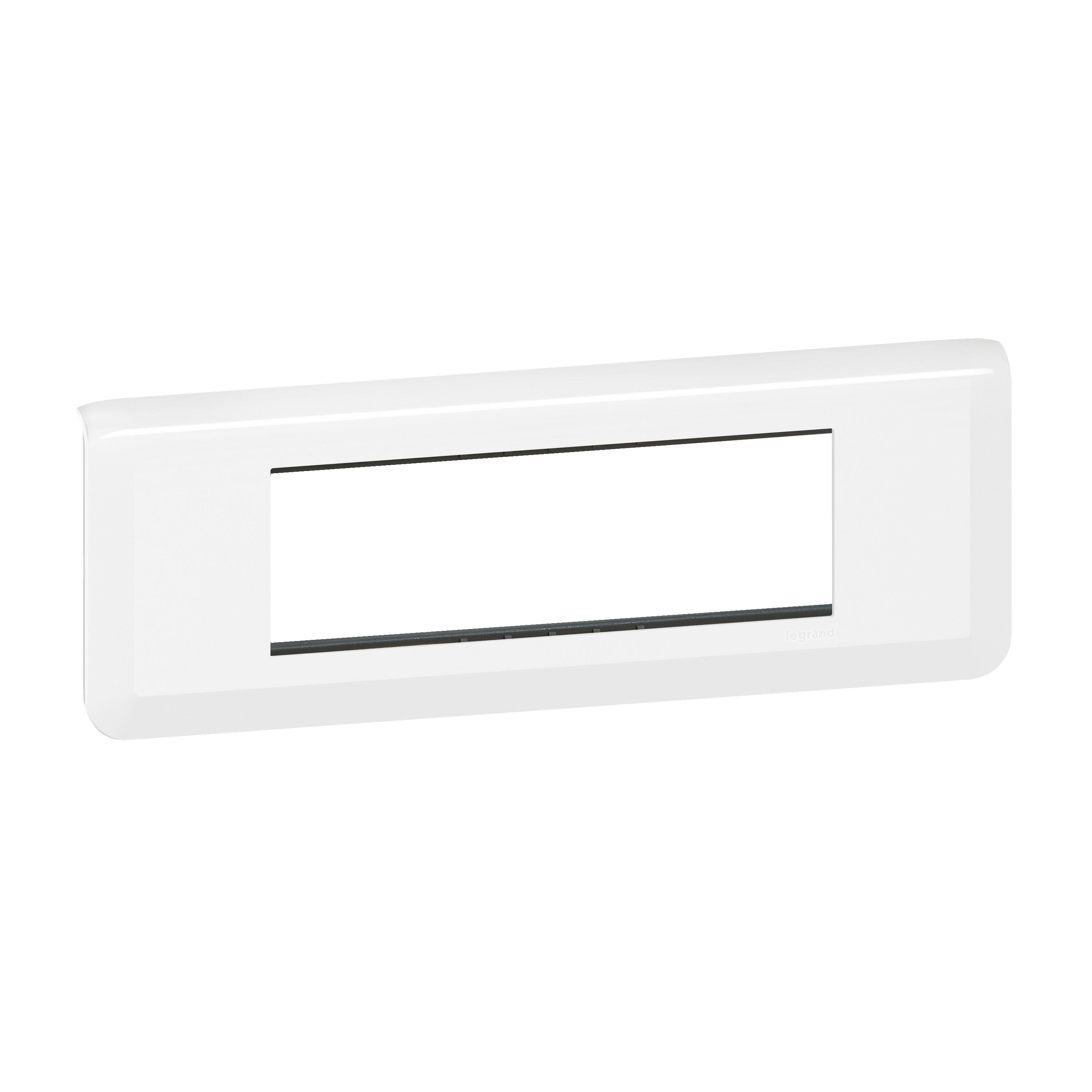 Une valise en métal avec 3 histoires de Oui-Oui, un livret de coloriages, des planches de magnets