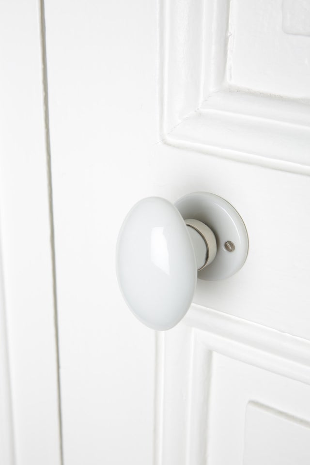 Bouton sur rosace MERIGOUS sans trou porcelaine de limoges/nickelé blanc mat D5