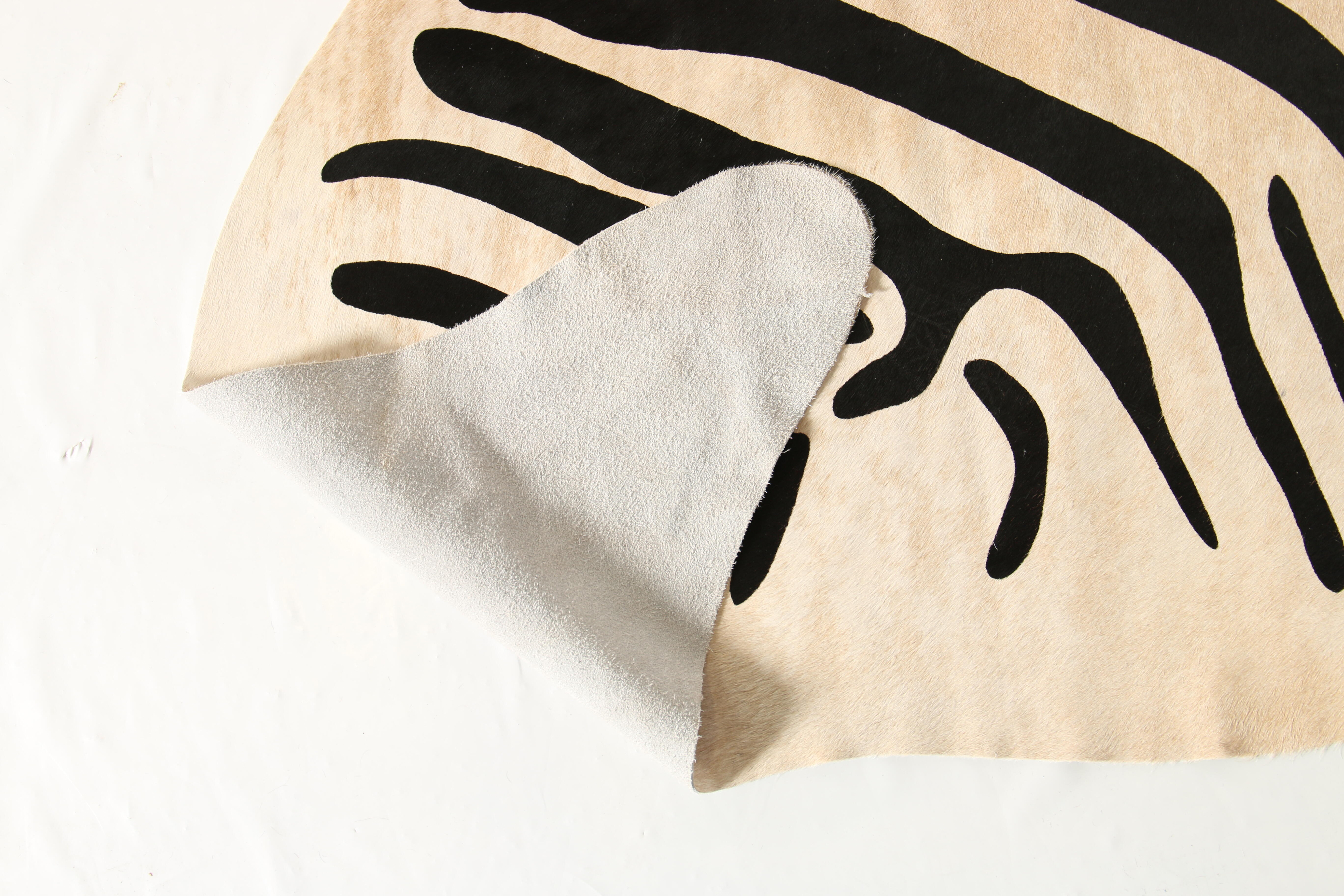 Tapis peau de vache ivoire sur-mesure, l.200 x L.200 cm Imprimée zèbre - 5