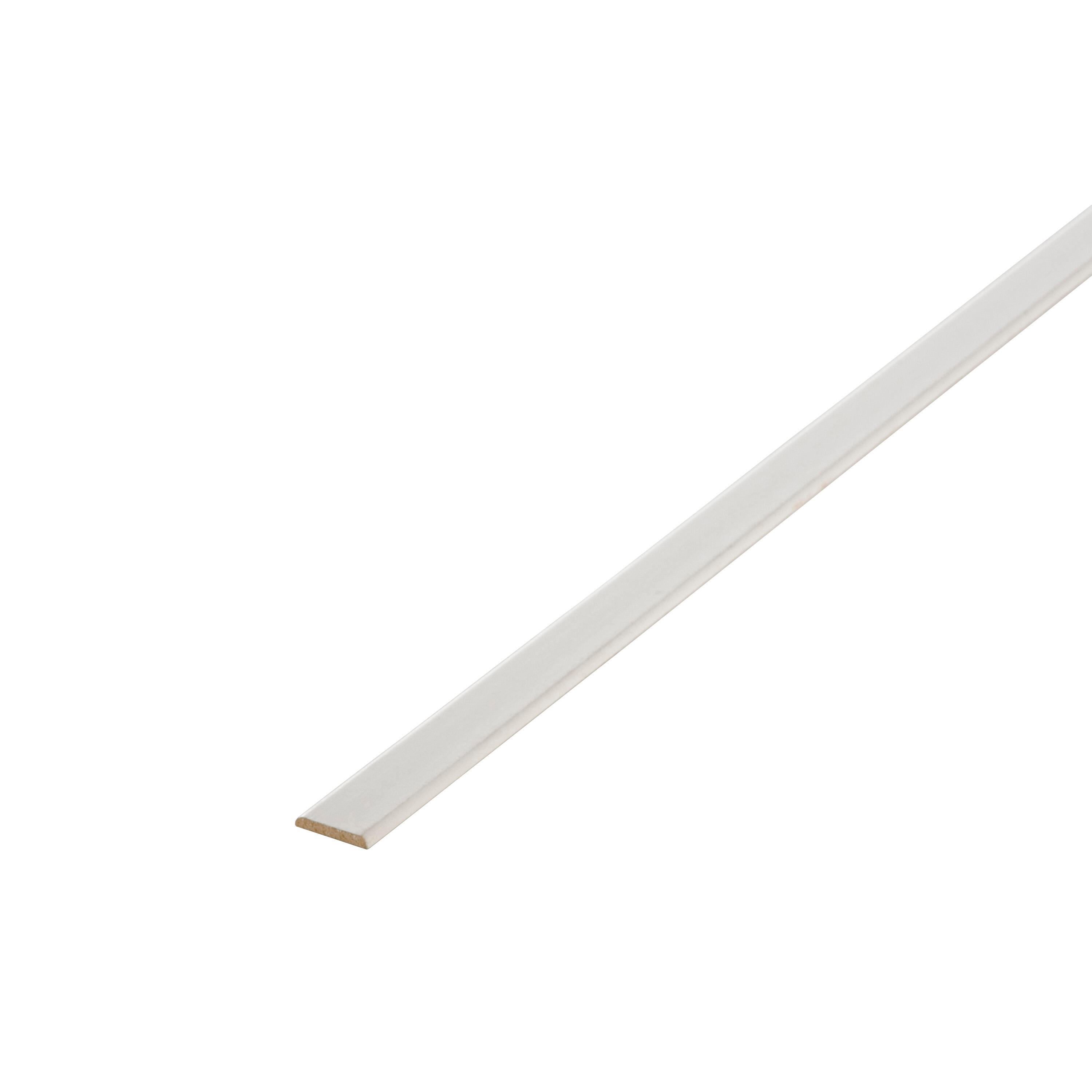 Champlat médium (MDF) 2 arrondis blanc, 4 x 28 mm, L. 2.44 m - 4
