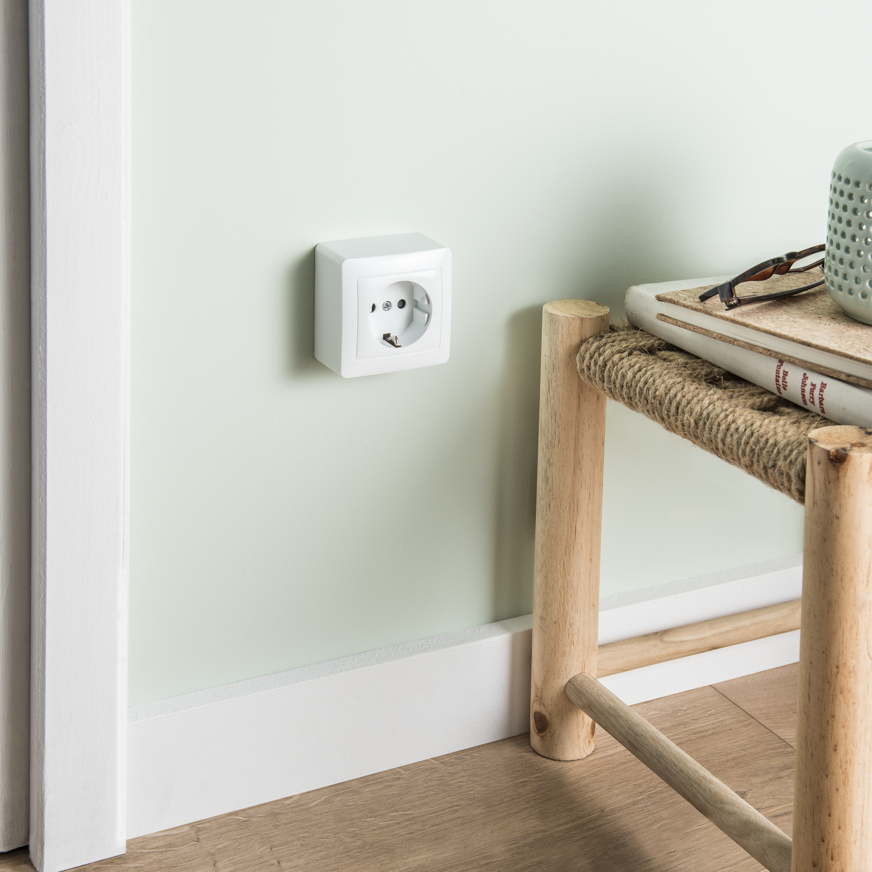 Tomada tipo F com terra saliente branco Lexman Surface - 3