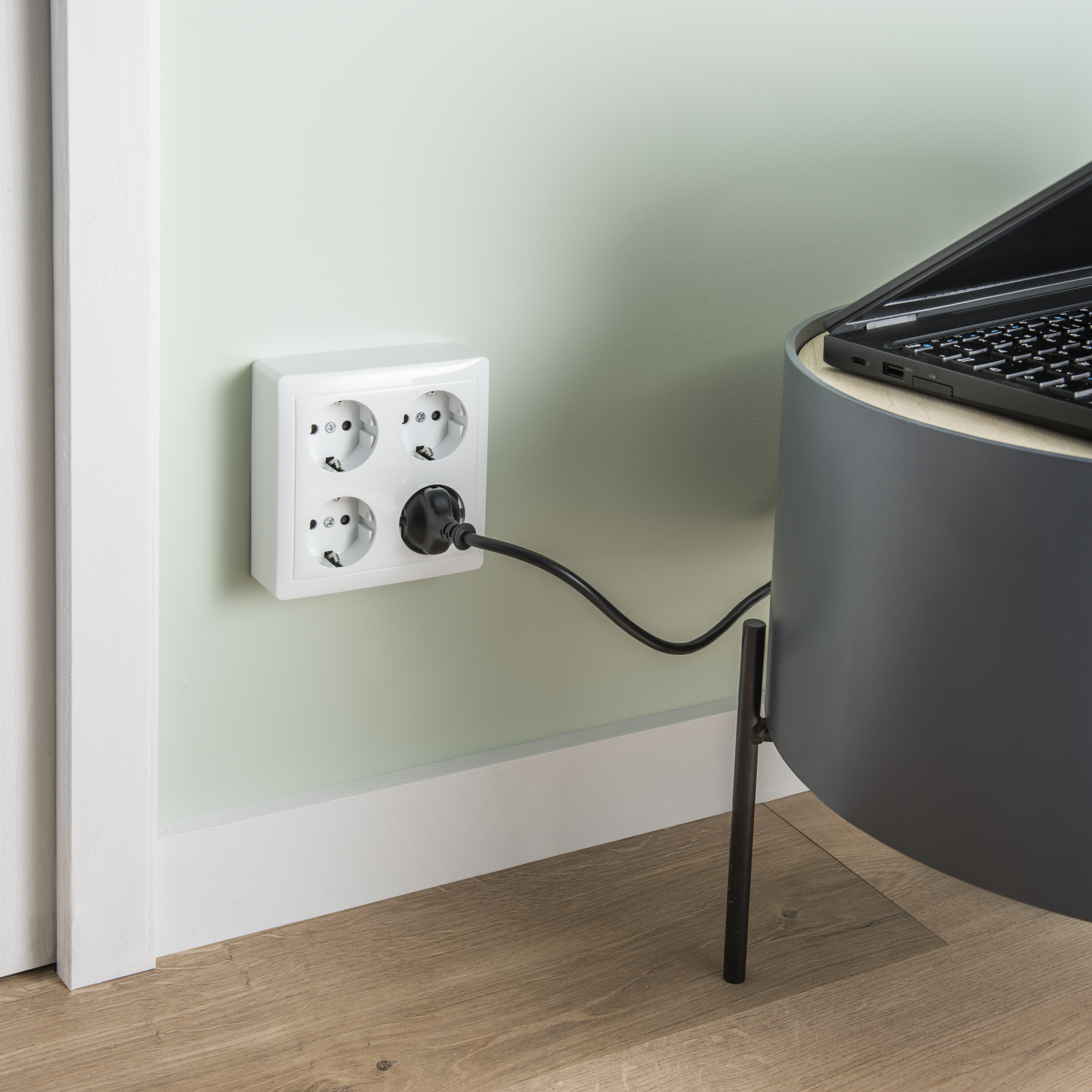 Tomada quádrupla schuko SURFACE LEXMAN 2P+T 16A QUADRADA BRANCA - 3