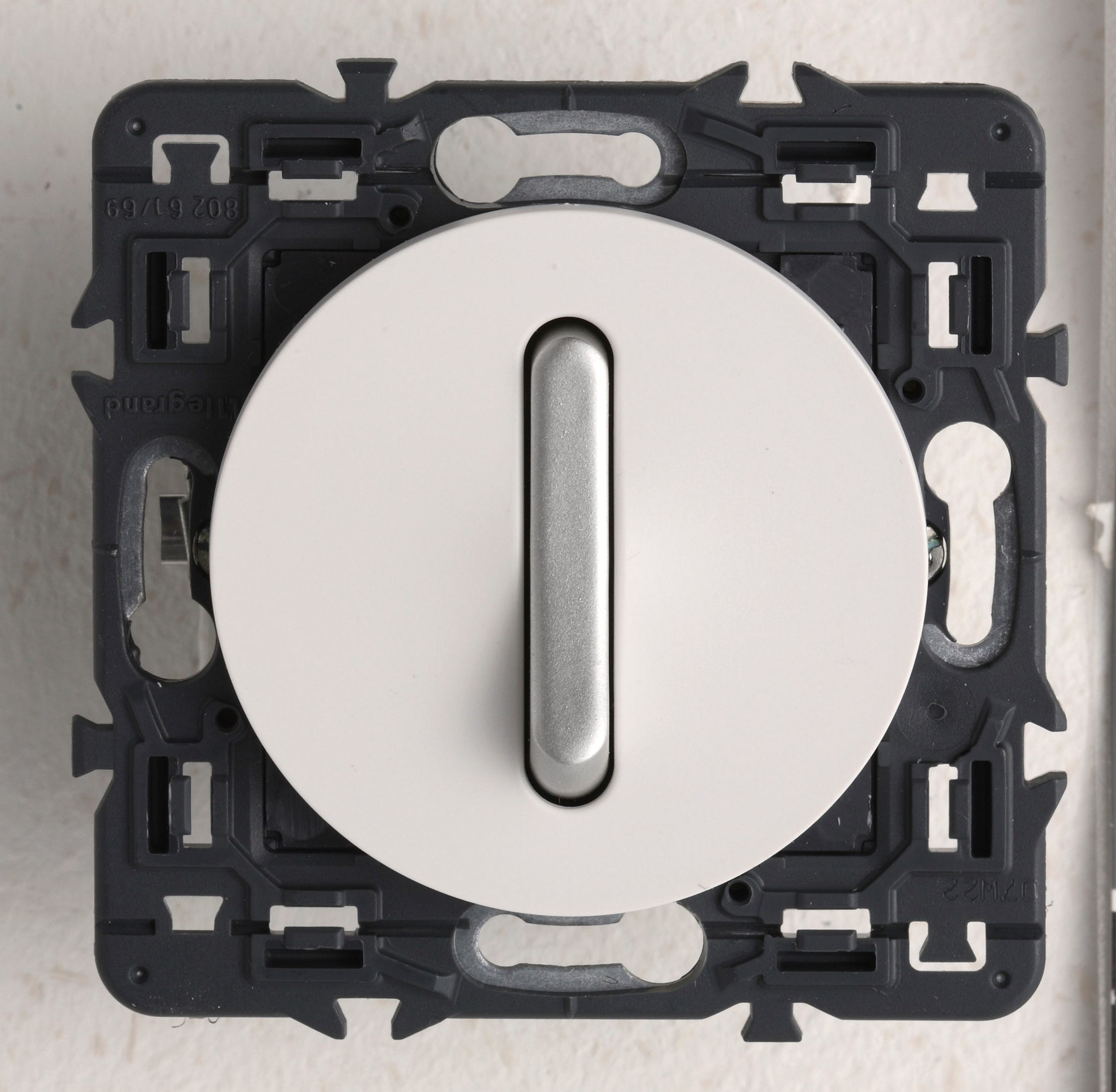 Interrupteur Ou Va-et-vient Céliane Surface Tactile Avec Neutre 1000 W Graphite 067019 Interrupteur Ou Va-et-vient Céliane Surface Tactile Avec Neutre 1000 W Graphite 067019