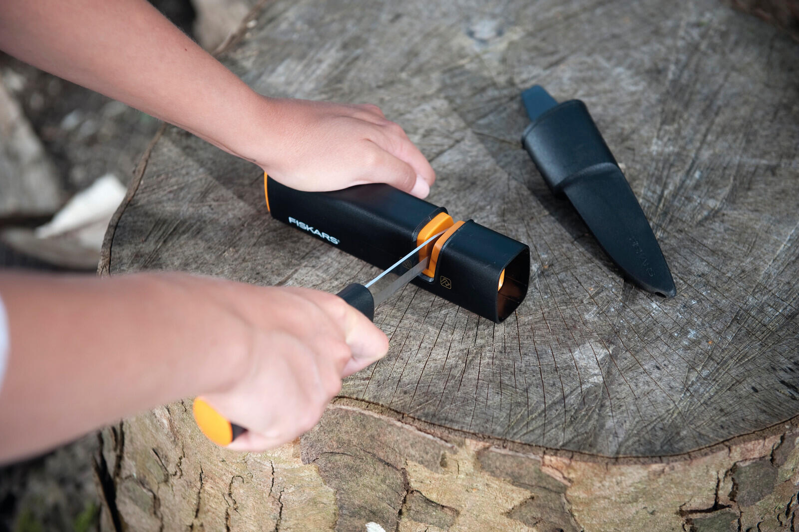 Aiguiseur FISKARS Pour hâches et couteaux - 2