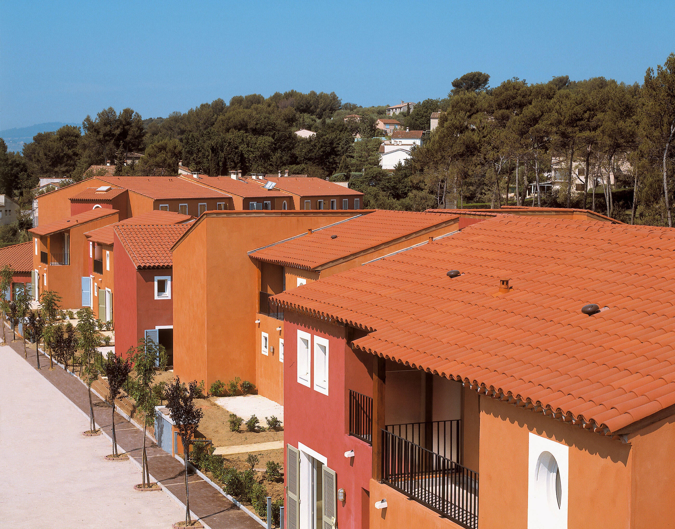 Tuile MONIER rouge lafarge Canal midi - 2