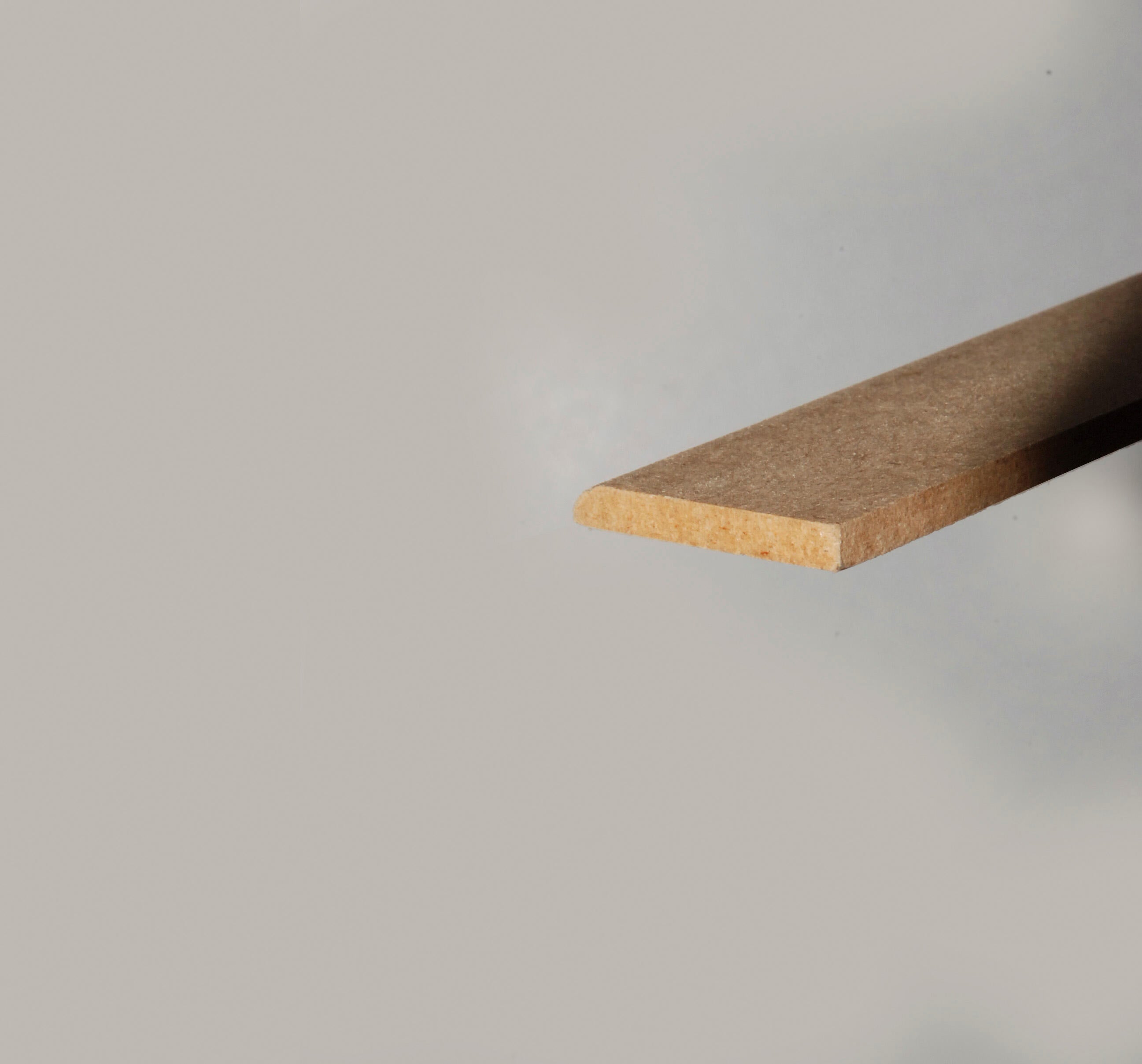 Champlat médium (MDF) 1 arrondi , 4 x 28 mm, L. 2.44 m - 2