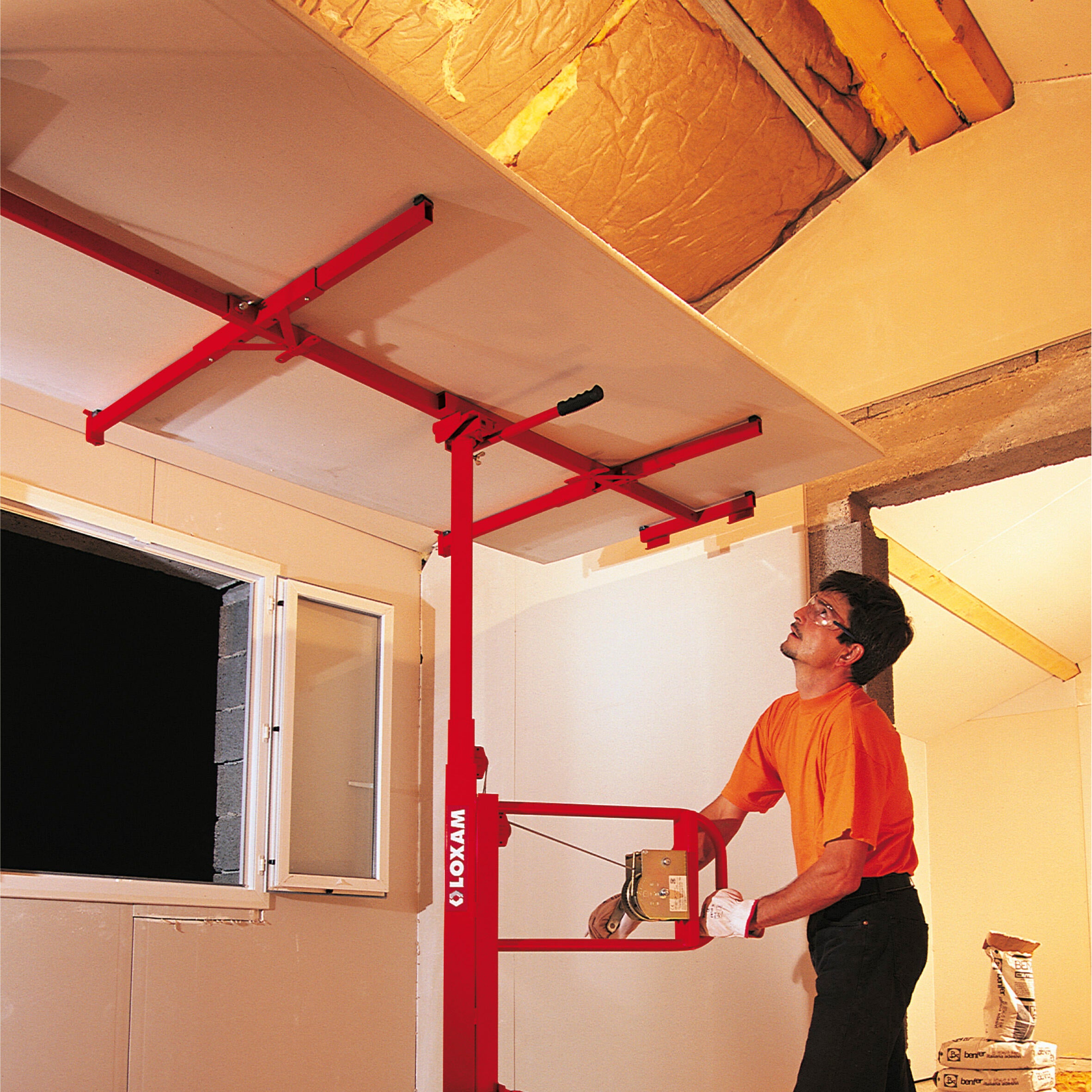 Location de lève-plaque de plâtre ou panneaux, hauteur max 3,3 m, CU 75kg LOXAM - 2