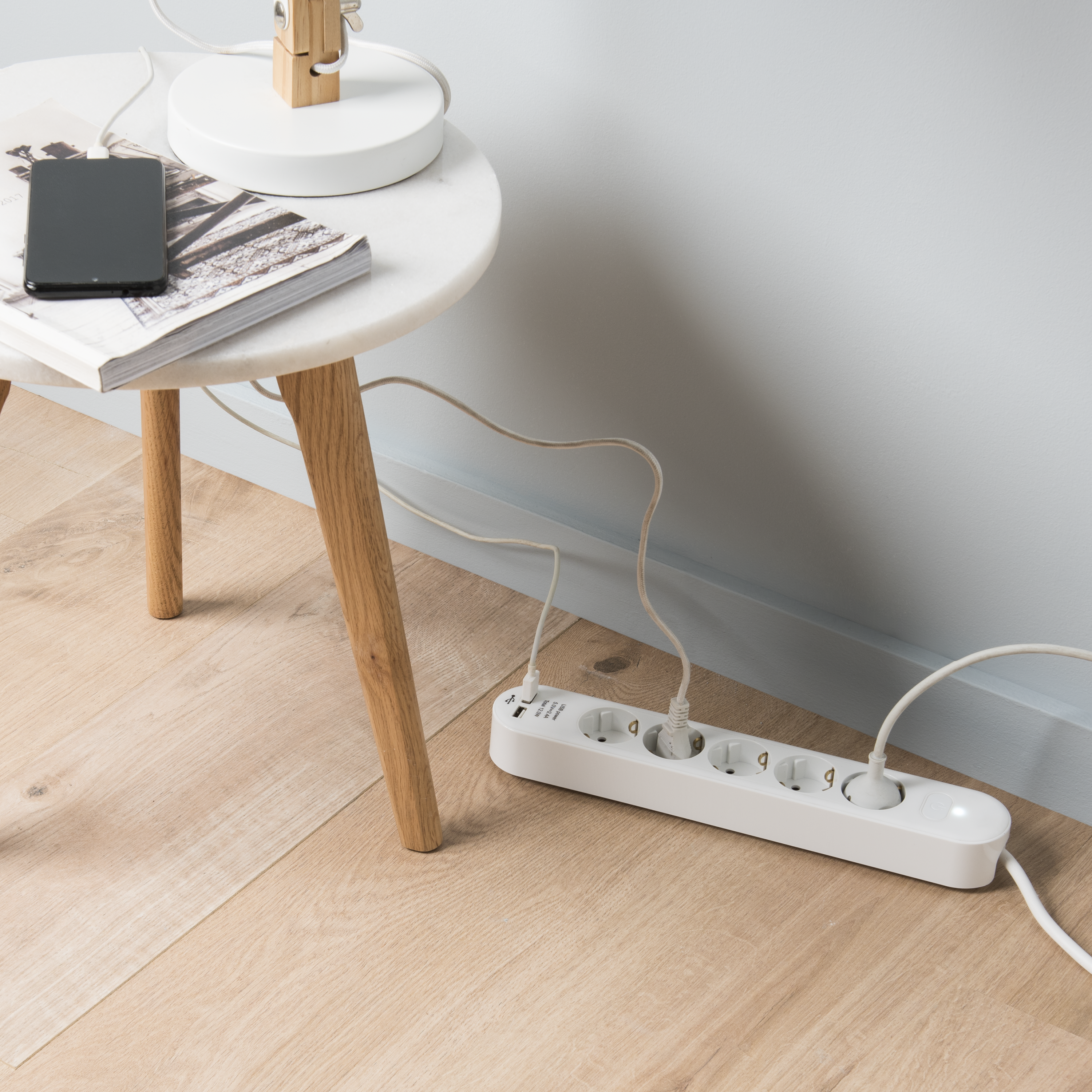 Extensão de 5 tomadas 2 USB 1.5m branco Lexman - 3