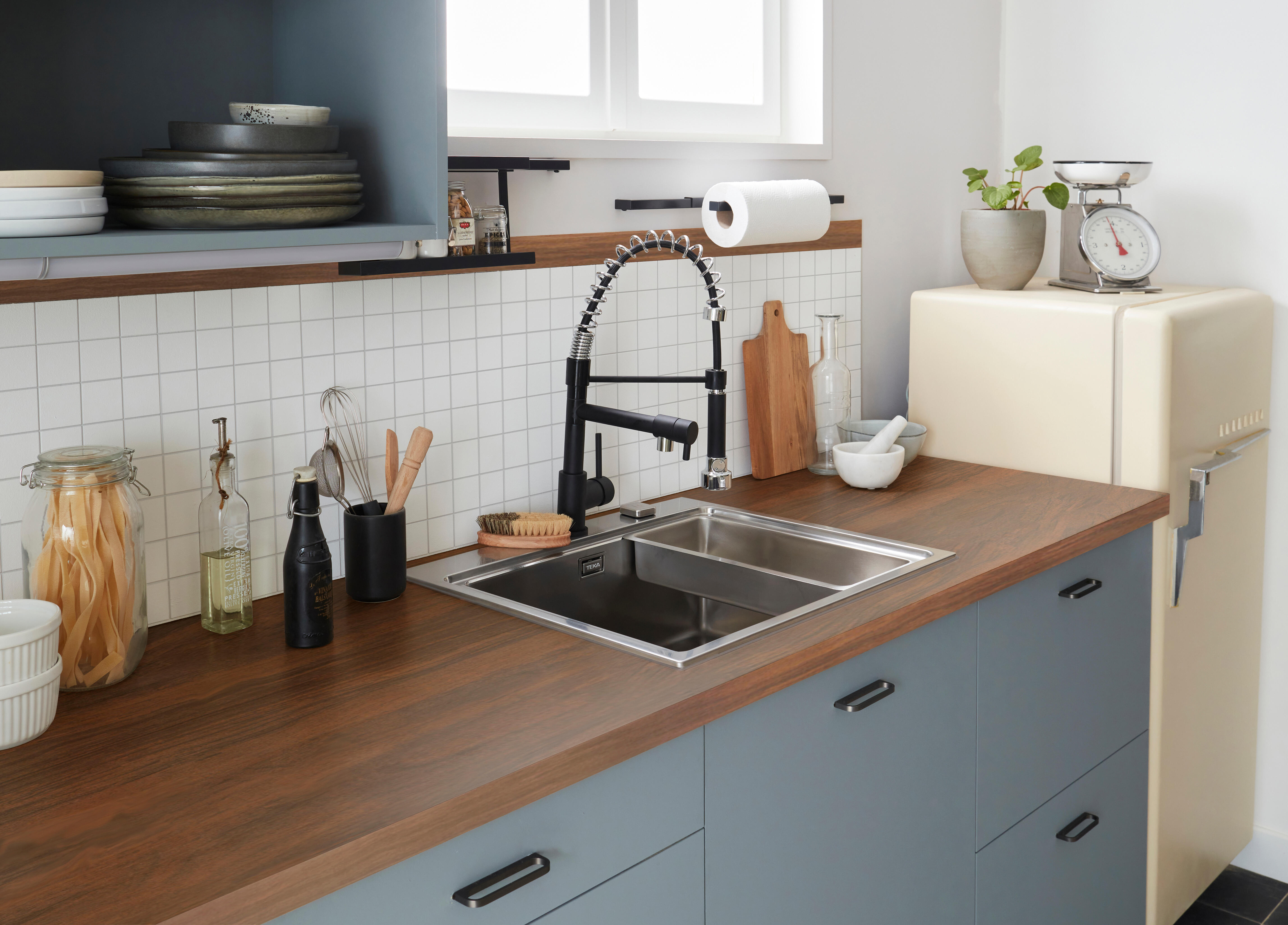 Staffa per barra a muro per accessori cucina gancio nero P 8.75 cm - 11