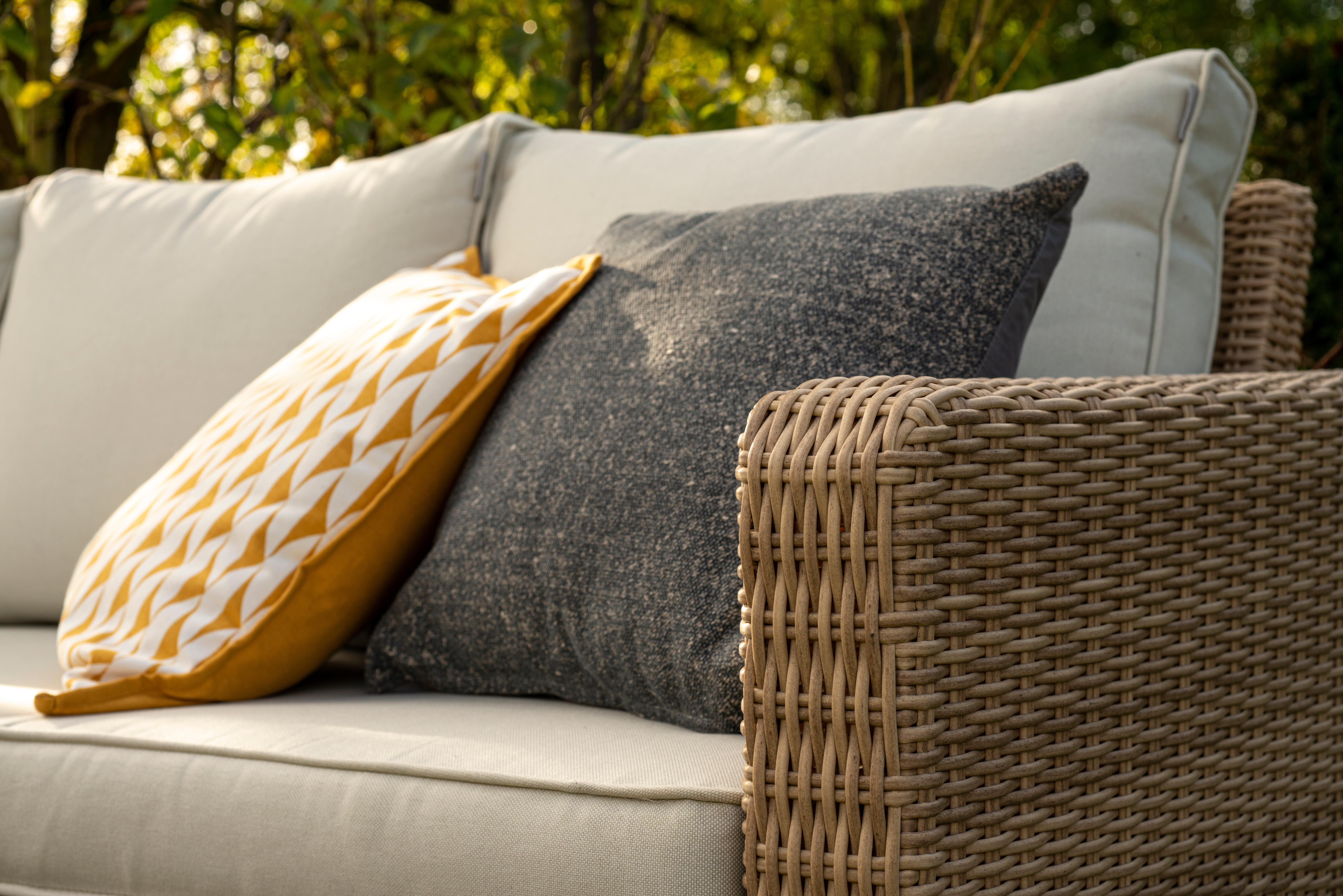 Salon de jardin en résine Medena NATERIAL, 7 personnes - 9