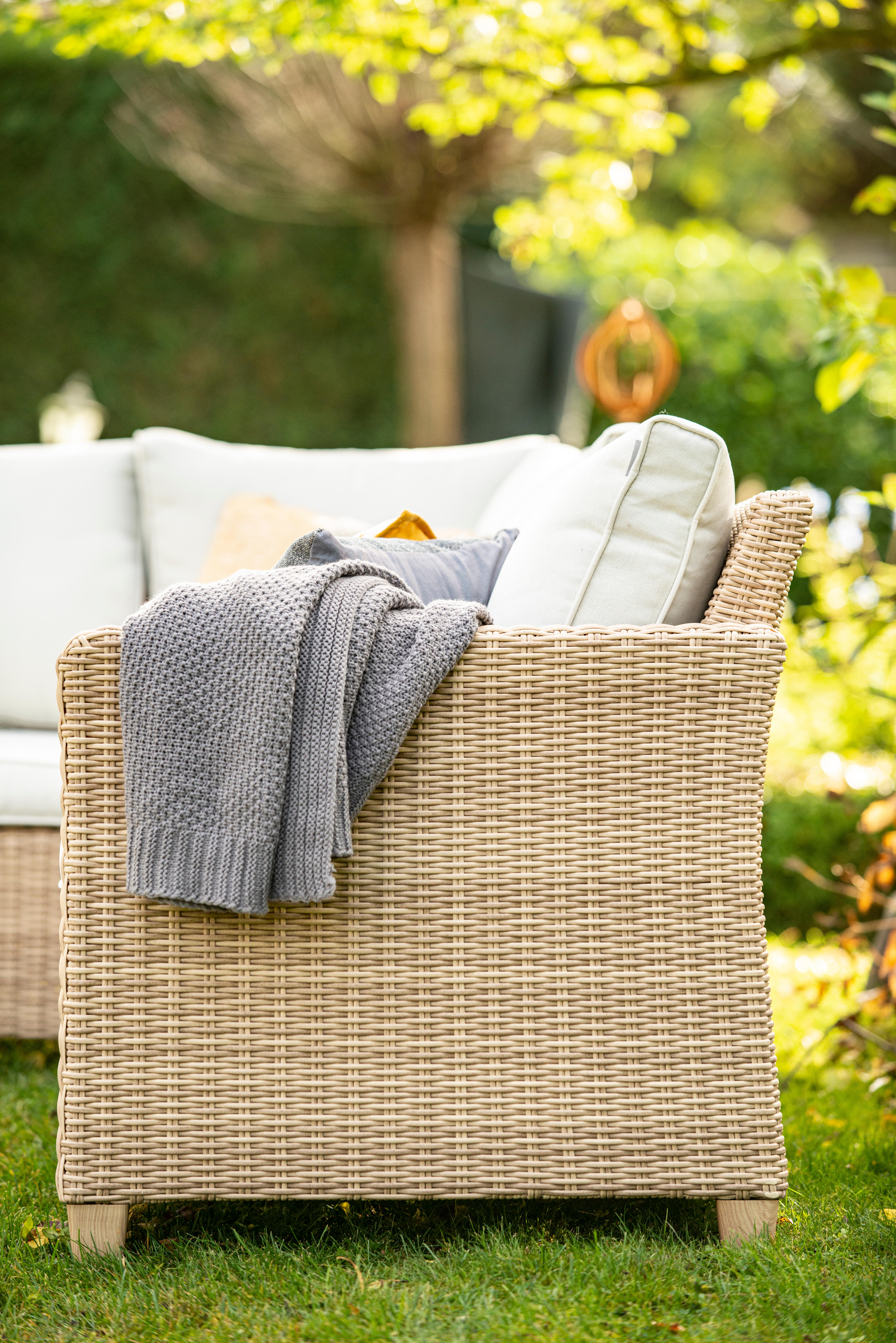 Salon de jardin en résine Medena NATERIAL, 7 personnes - 6