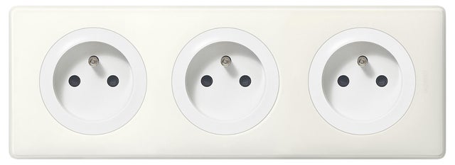 Prise 220 Volts 2 Poles Complet Avec Socle.Mistral Legrand.Neuf De