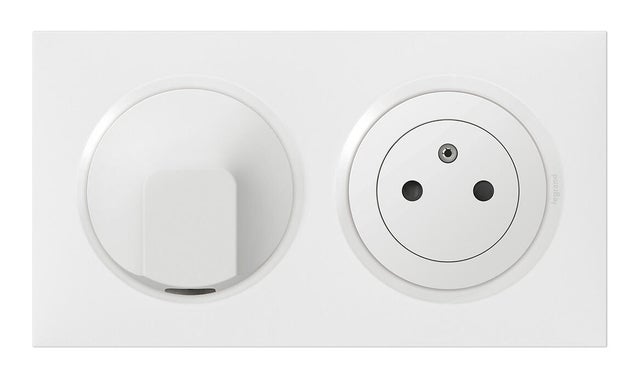 Sortie de câble et prise avec terre complet Dooxie, LEGRAND blanc