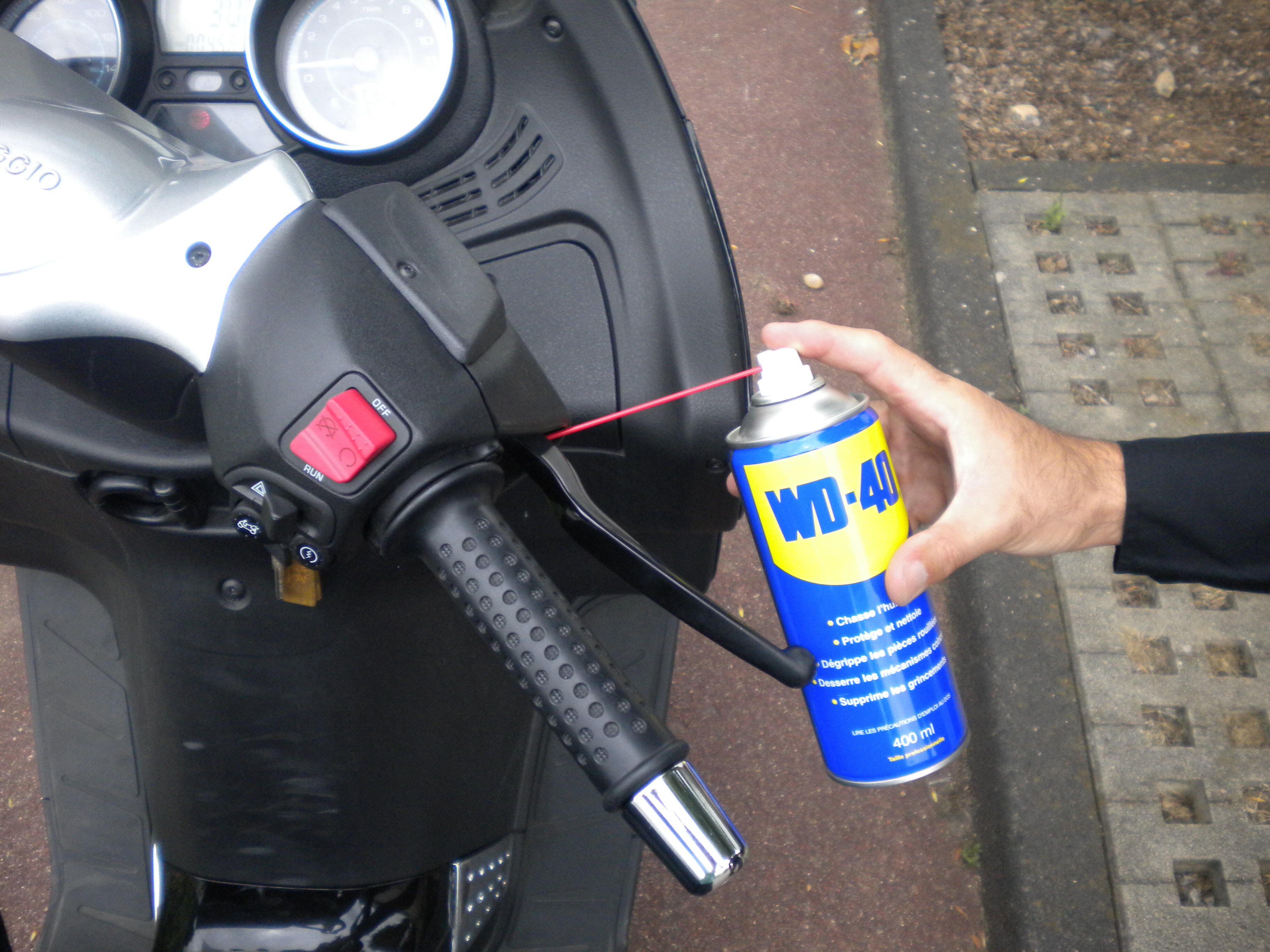 Lubrifiant et dégrippant multifonction,  WD-40 en aérosol 400 ml - 5
