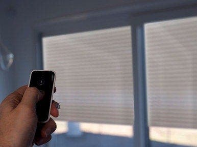 Photo illustrant des volets à motorisation sans fil